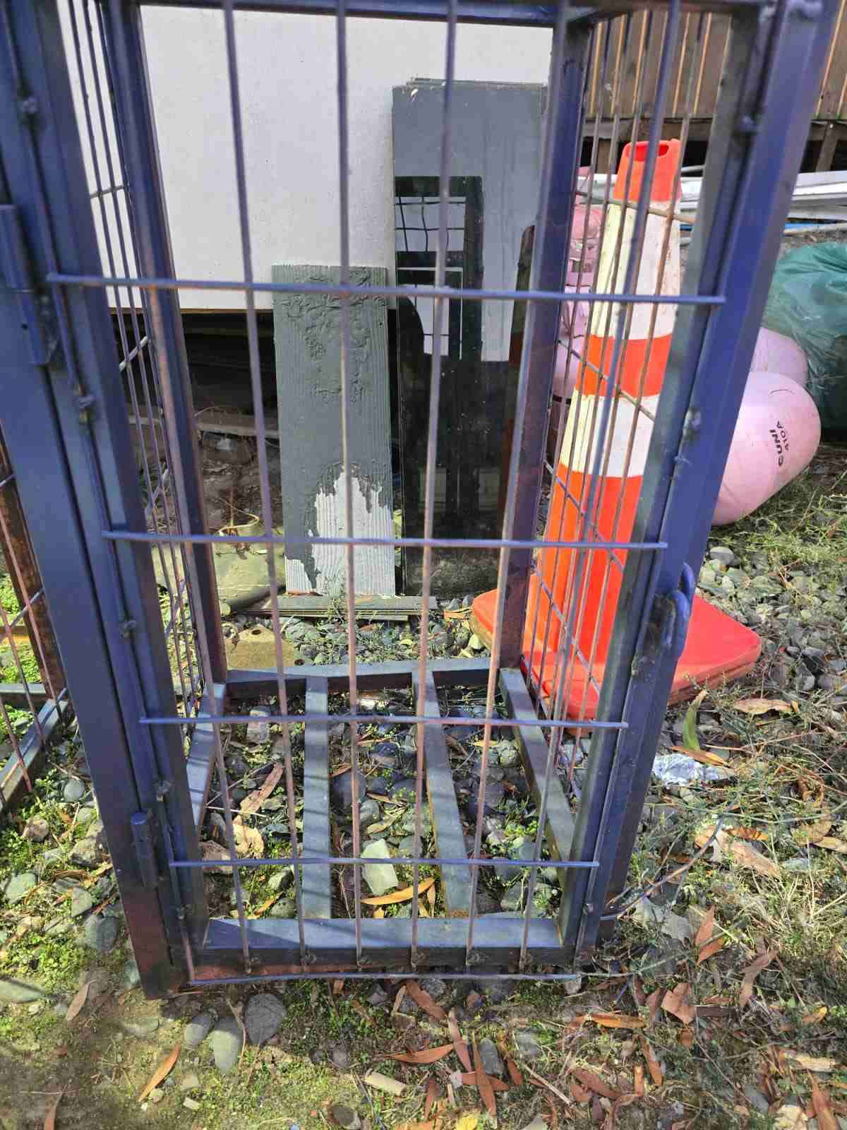 Jaula metálica para cilindros de gas 15kg - miniatura 3