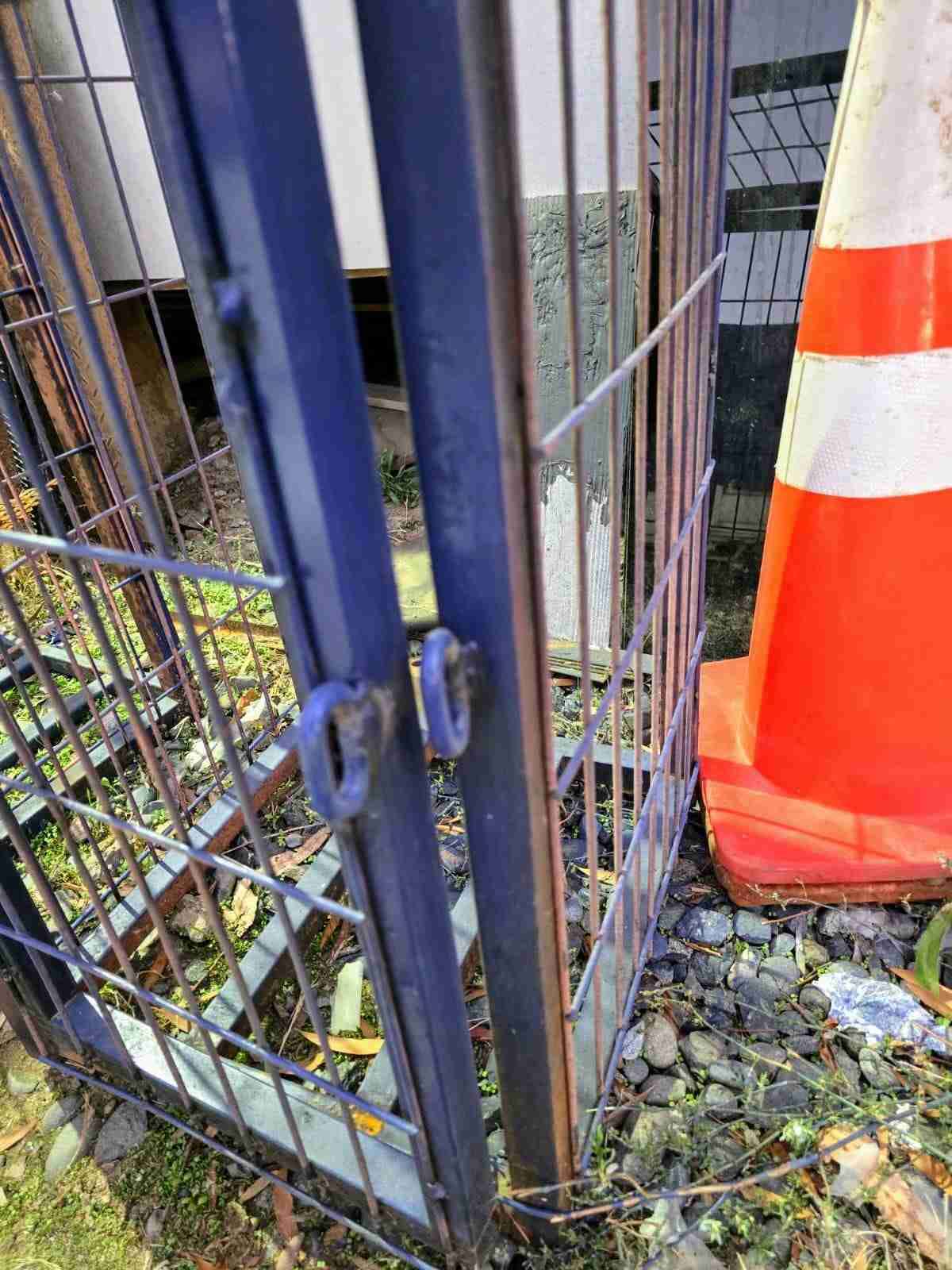 Jaula metálica para cilindros de gas 15kg - miniatura 4