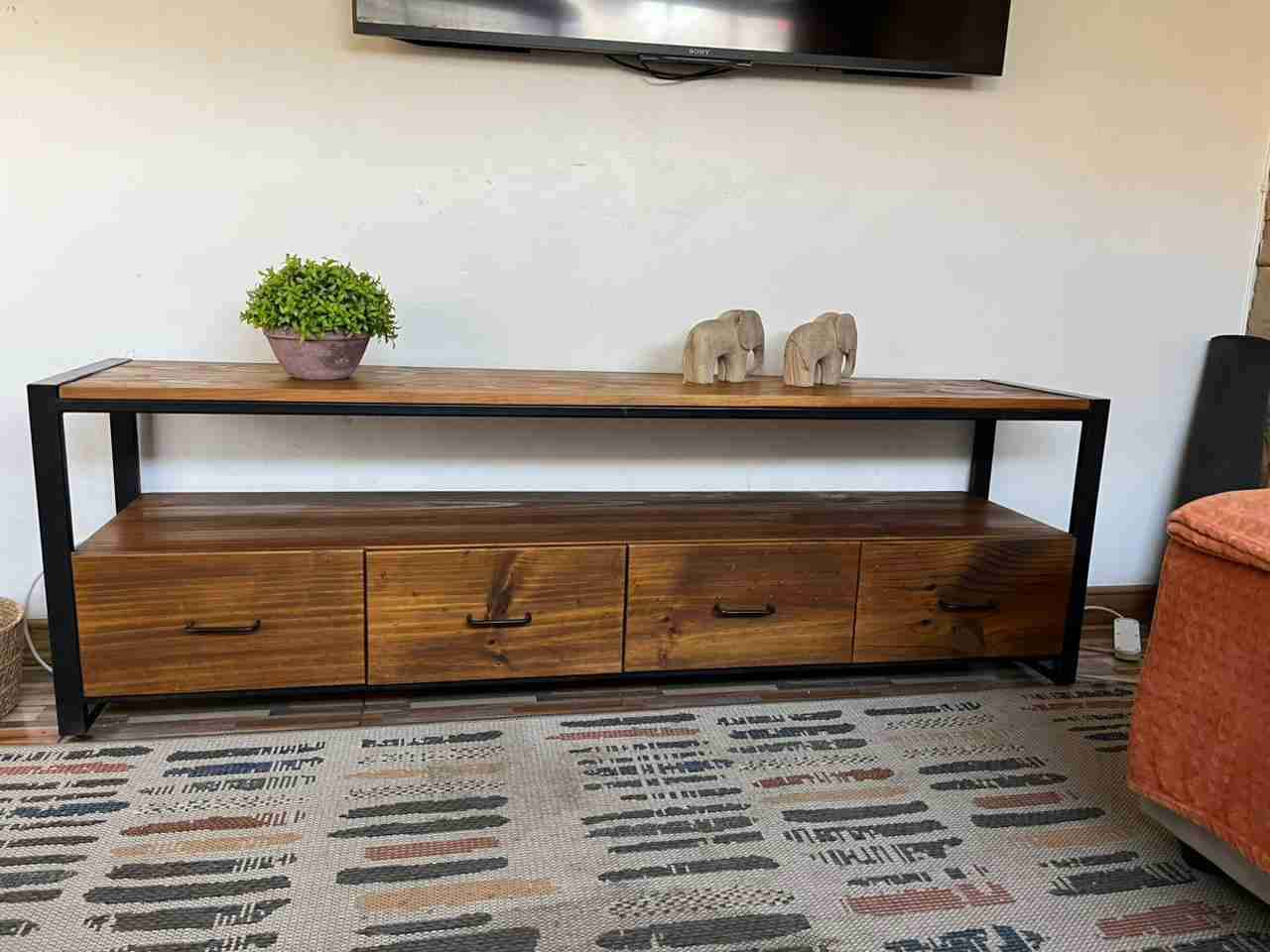 Rack de madera con diseño moderno - miniatura 2