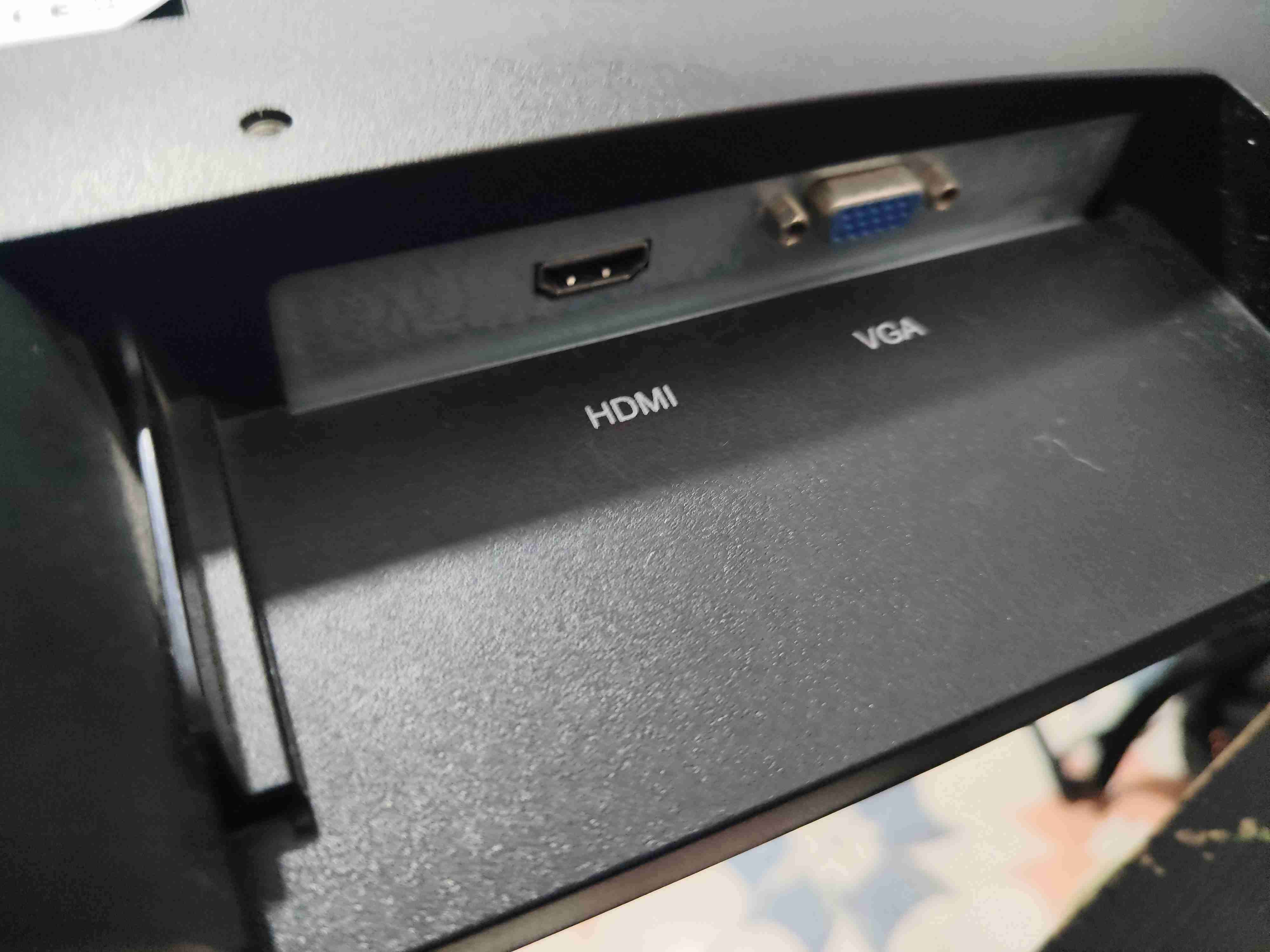 Monitor Hikvision 24 pulgadas - 4