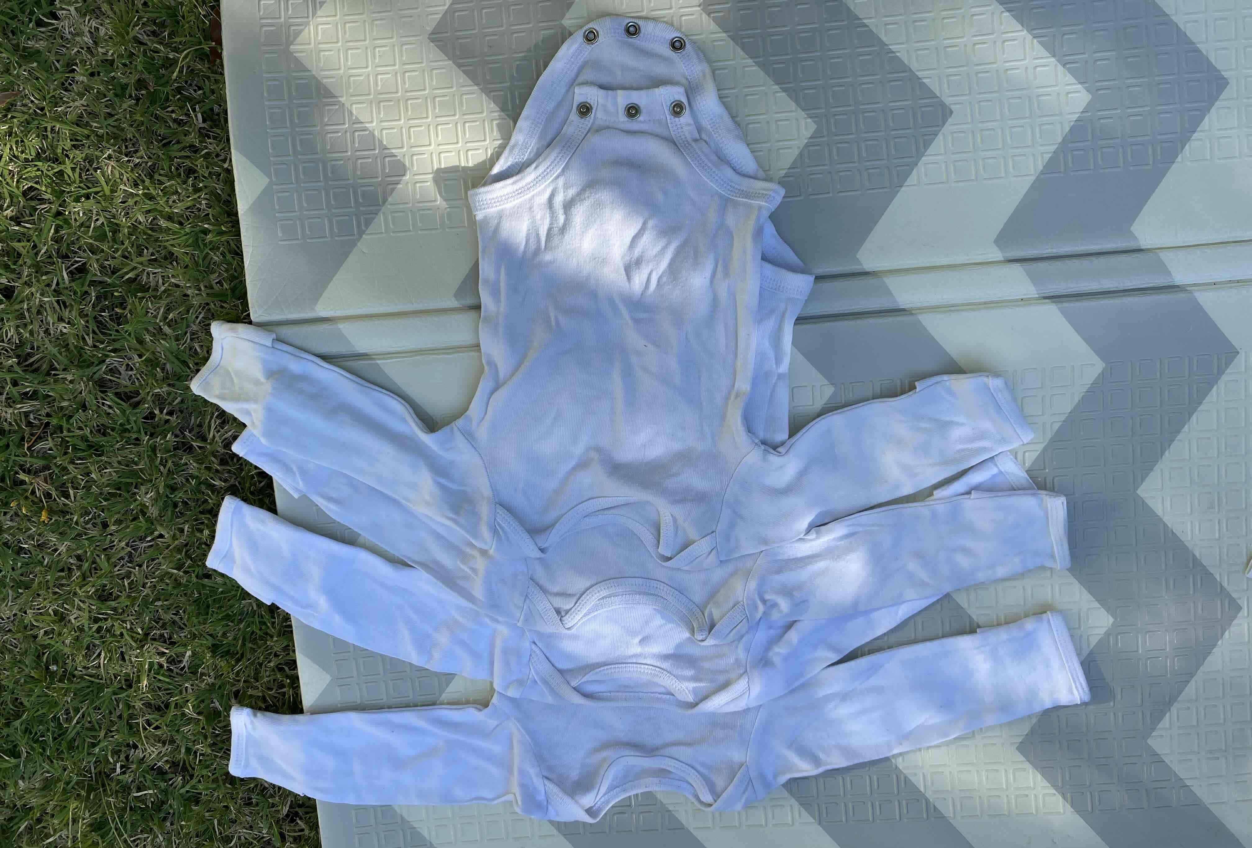 Set de 4 bodies blancos para bebé - miniatura 3