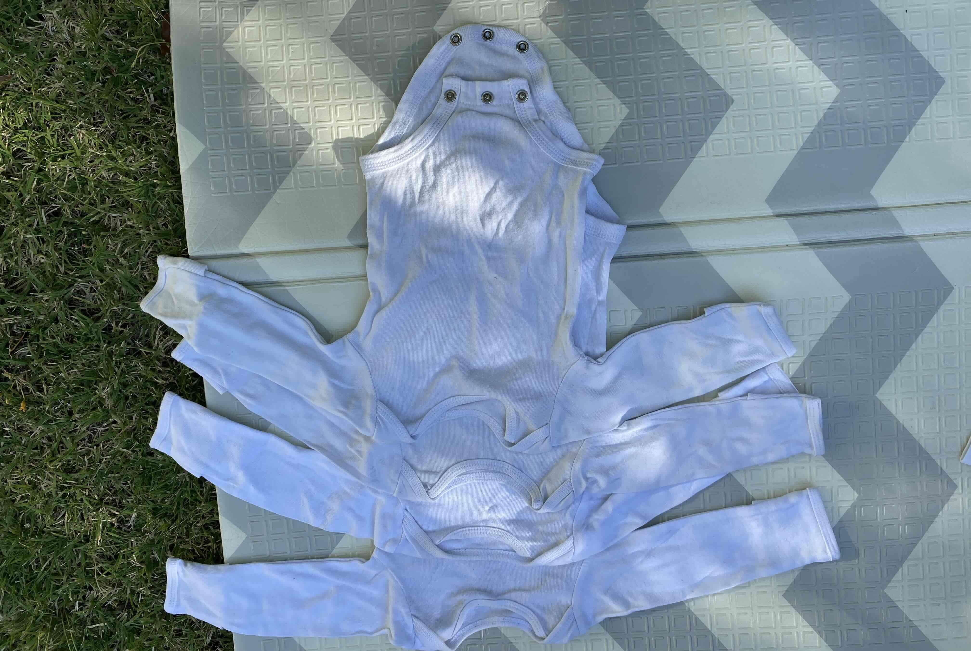 Set de 4 bodies blancos para bebé - miniatura 4