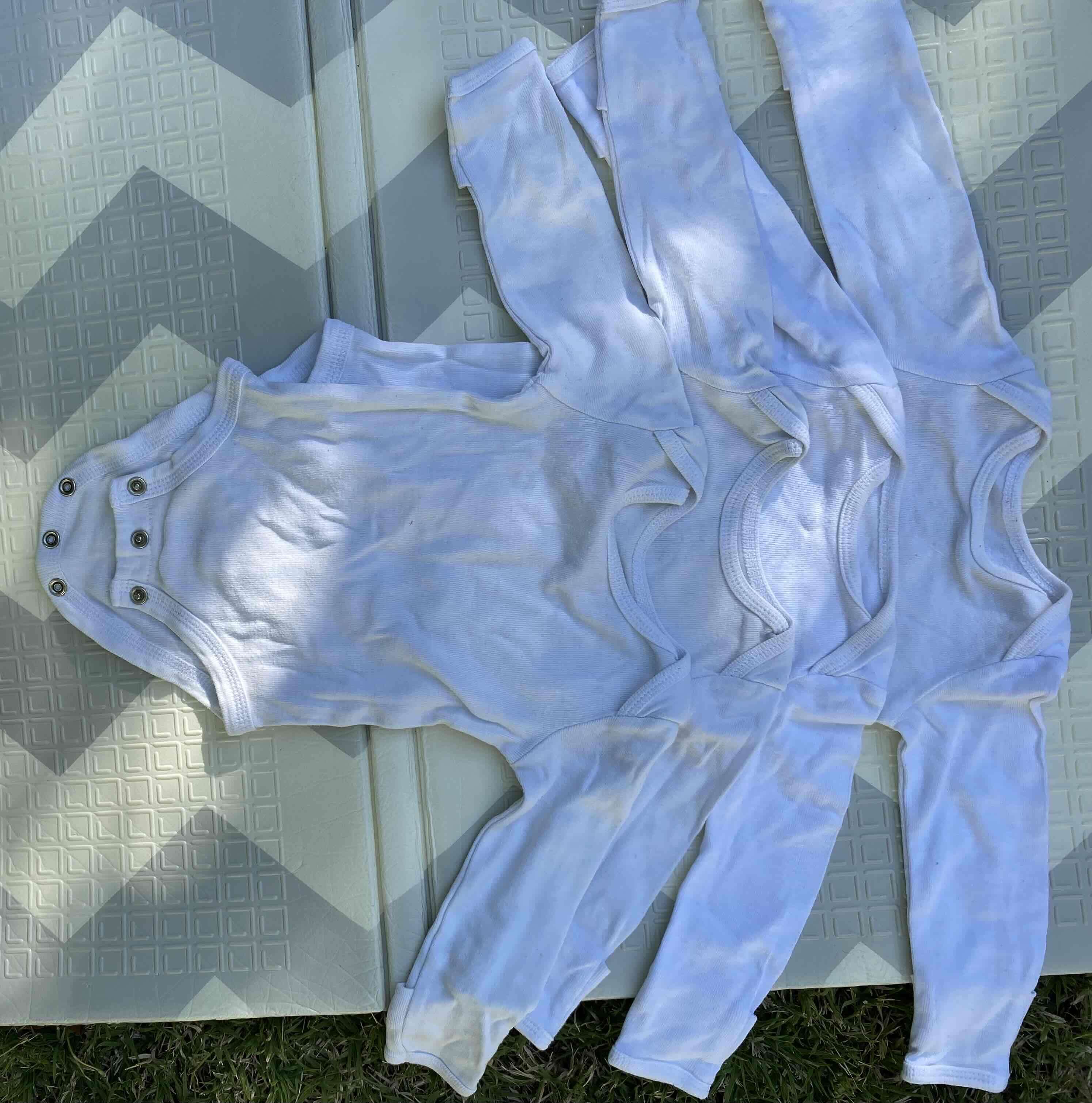 Set de 4 bodies blancos para bebé - miniatura 5