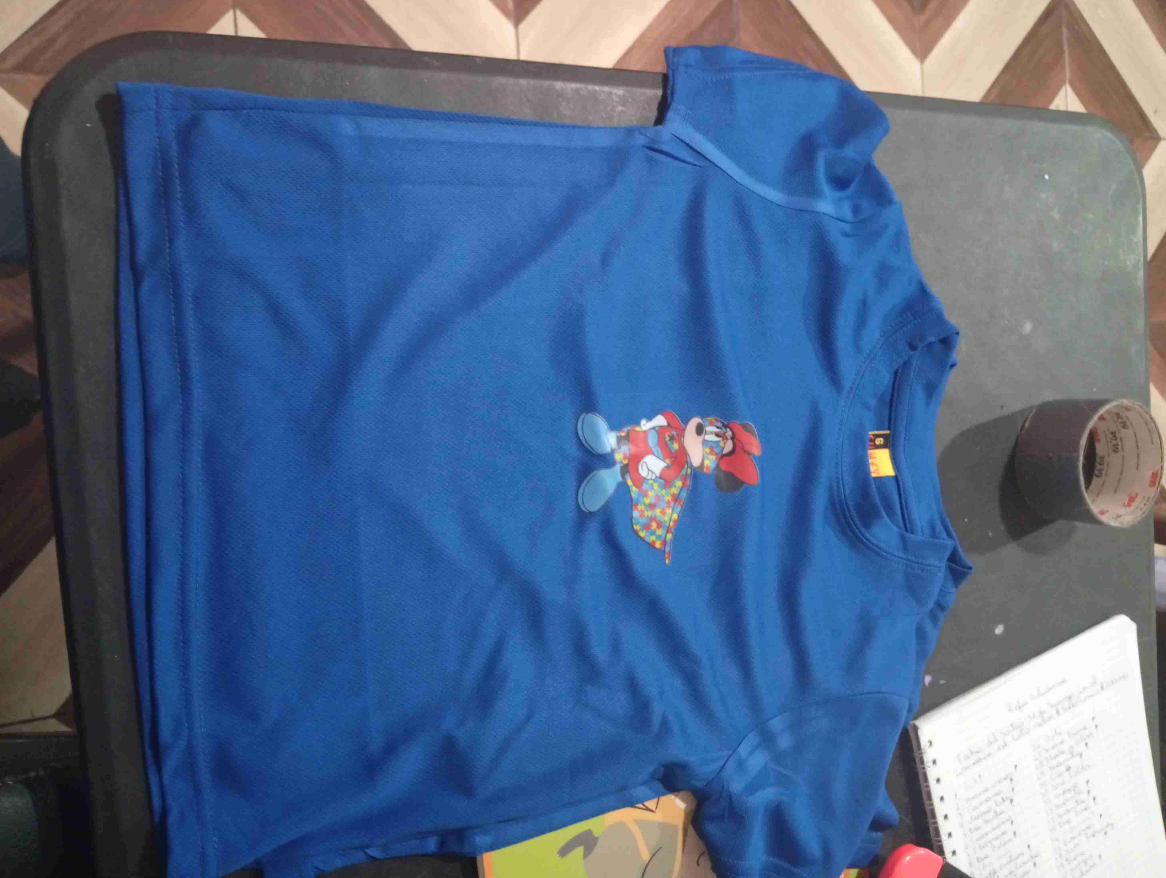 Polera azul con estampado de rompecabezas - miniatura 4