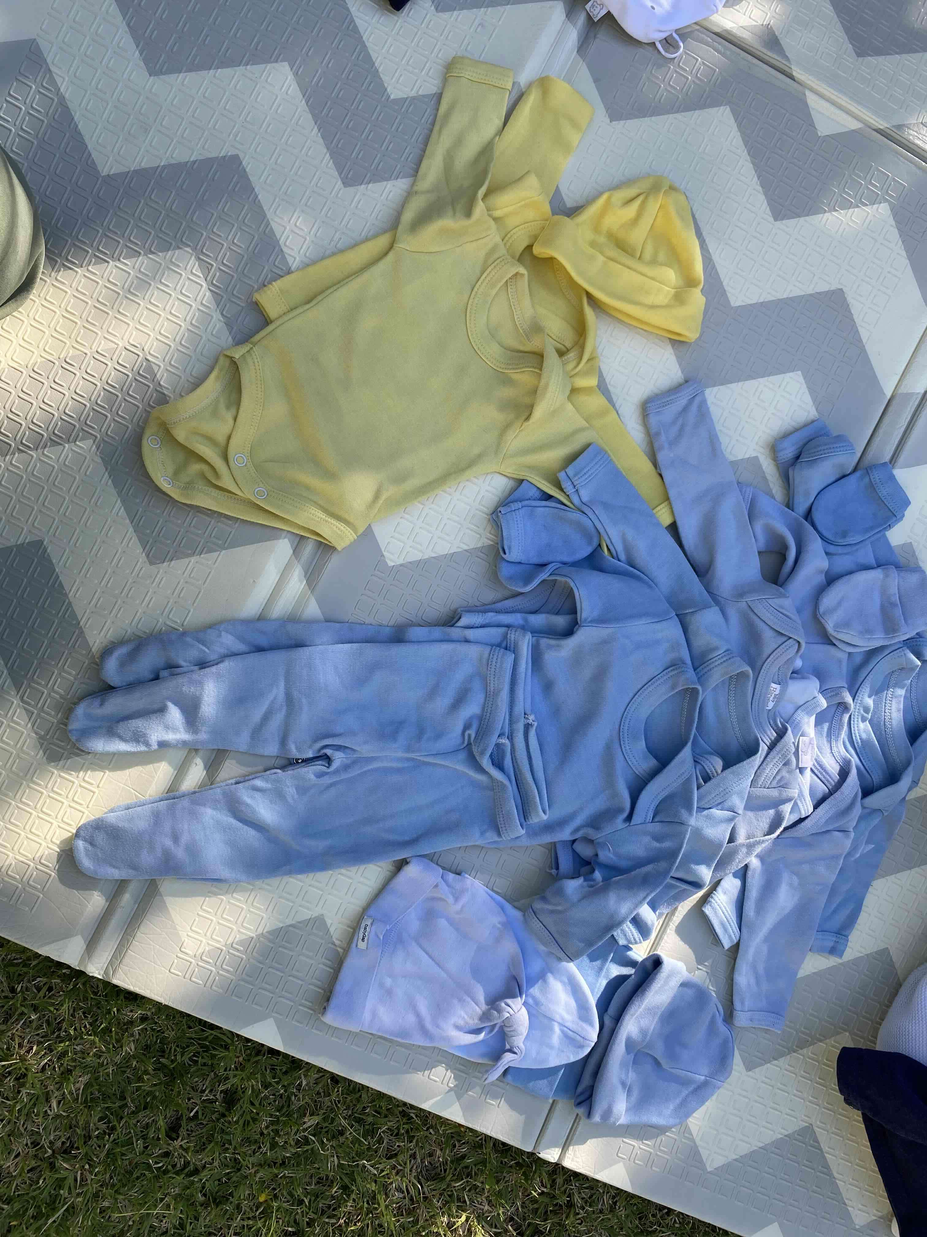 Conjunto de ropa de bebé azul y amarillo - miniatura 4