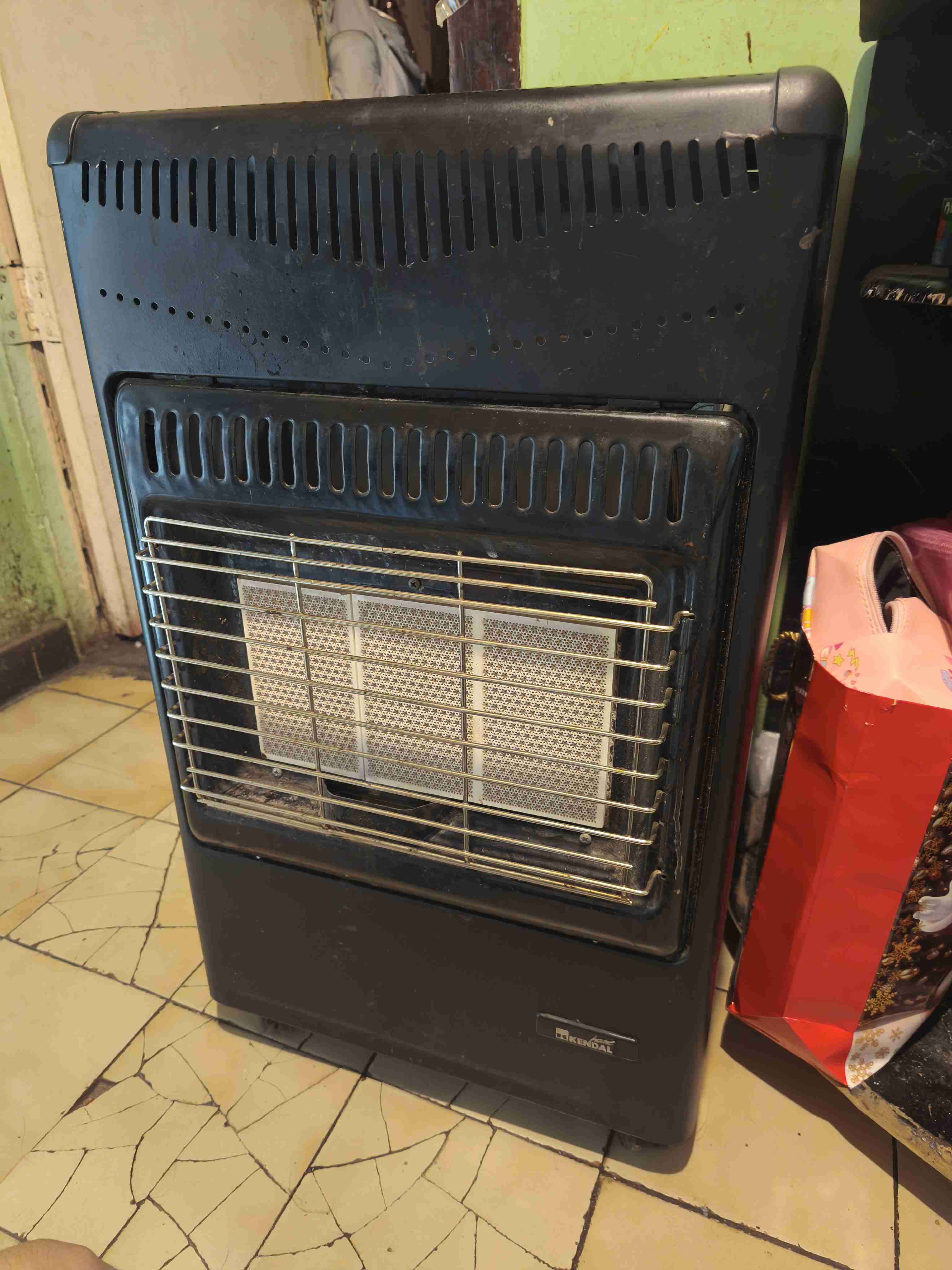 Calefactor Kendal color negro