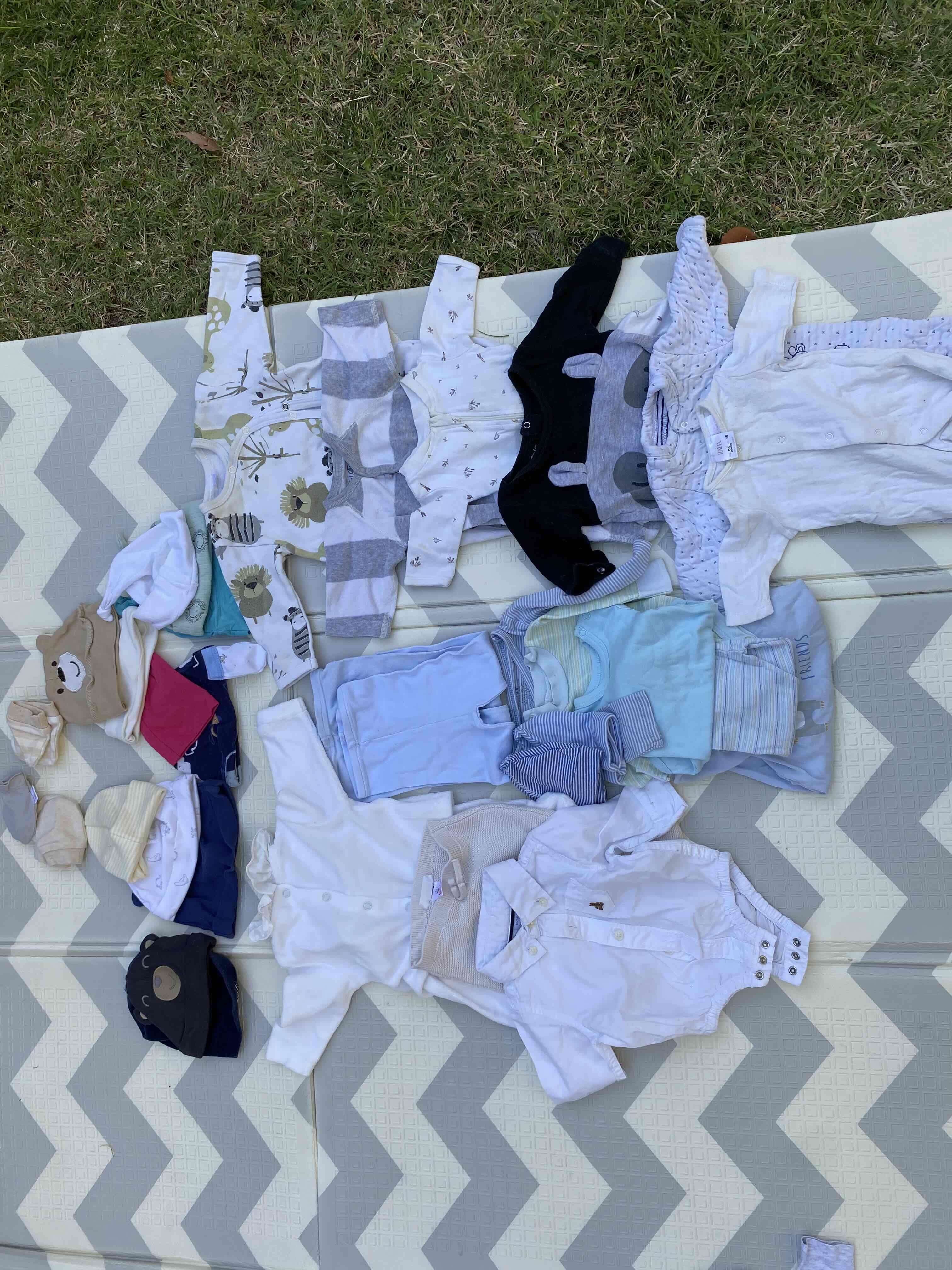 Conjunto de ropa de bebé blanca - miniatura 3