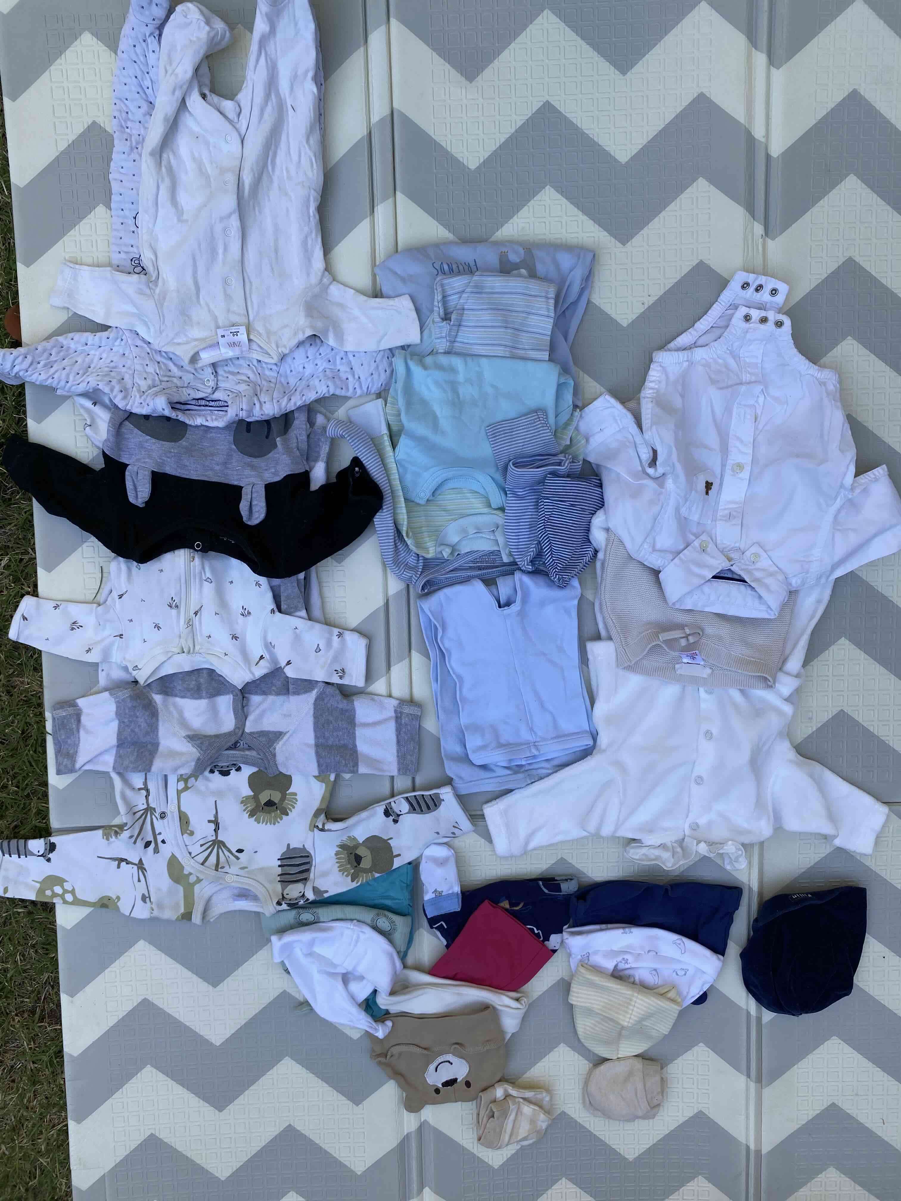 Conjunto de ropa de bebé blanca - miniatura 4