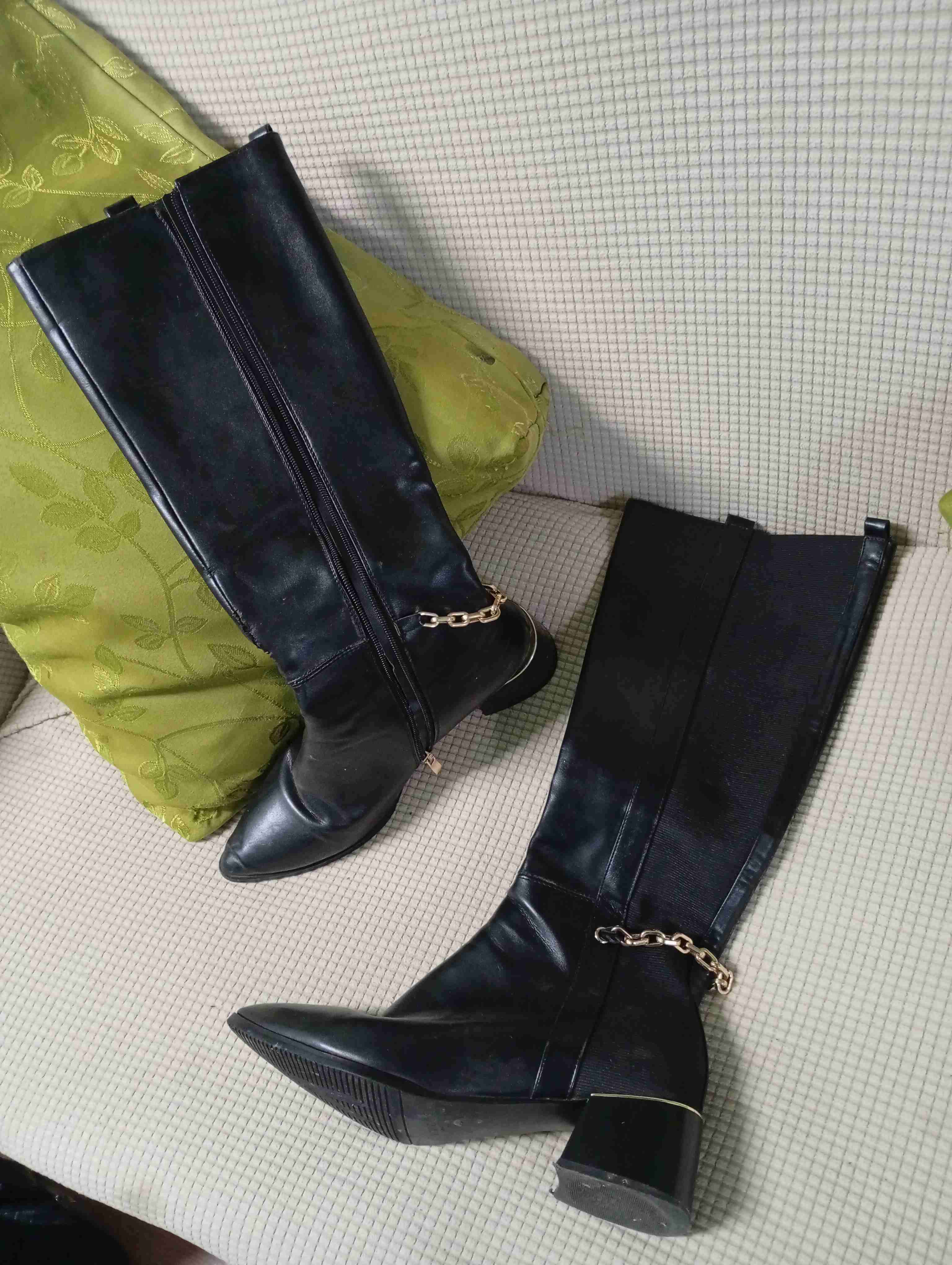 Botas negras con cadena dorada! 42! - miniatura 3