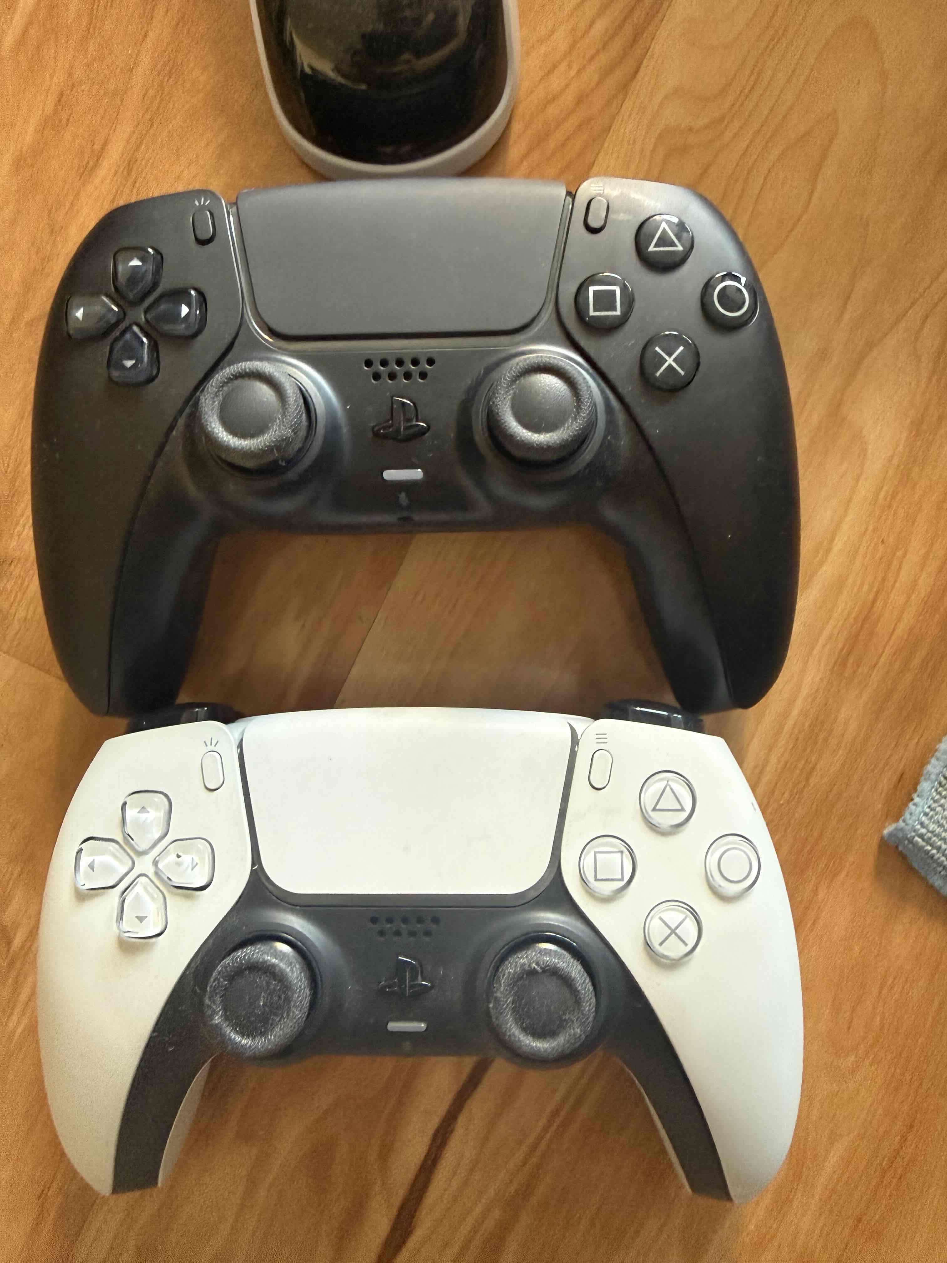 Consola PS5 con dos juegos y mandos - 2