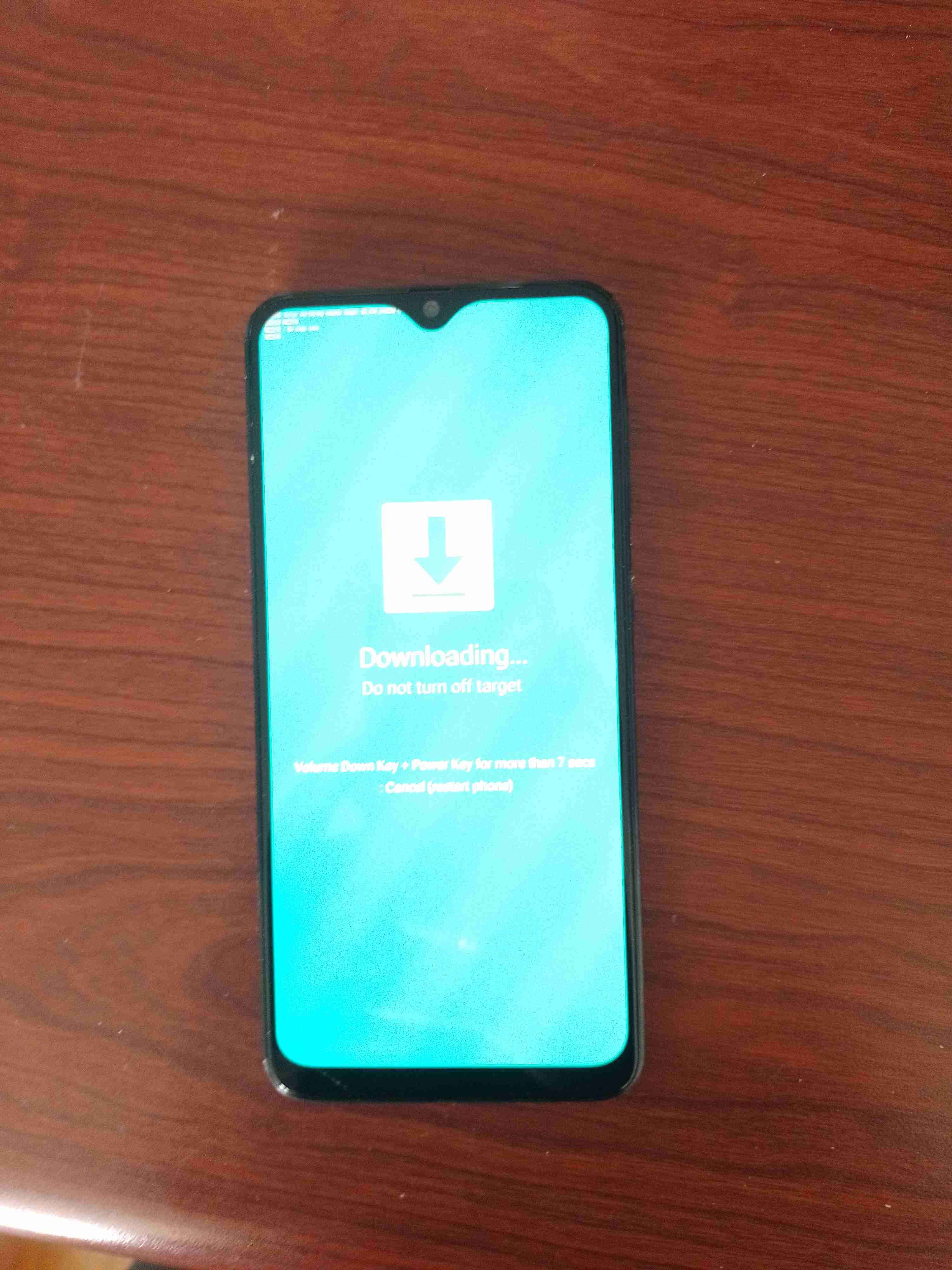 Teléfono celular con pantalla rota - miniatura 4