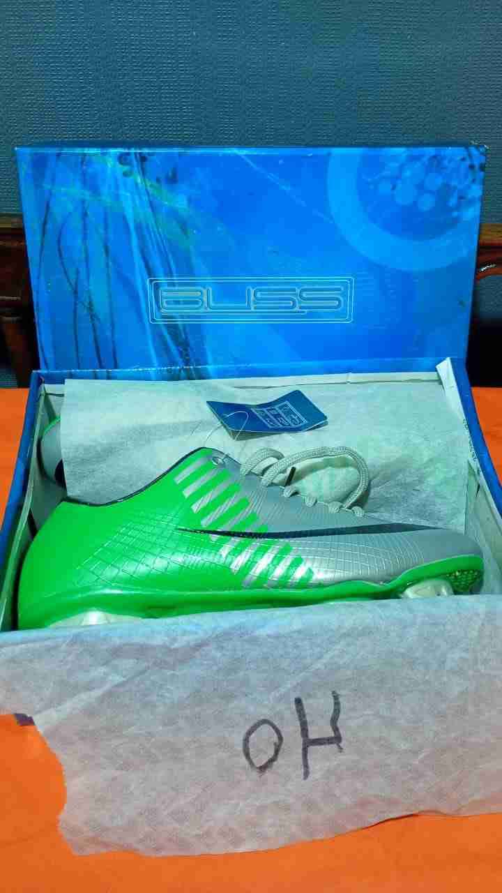 Zapatos de fútbol plateados - miniatura 3