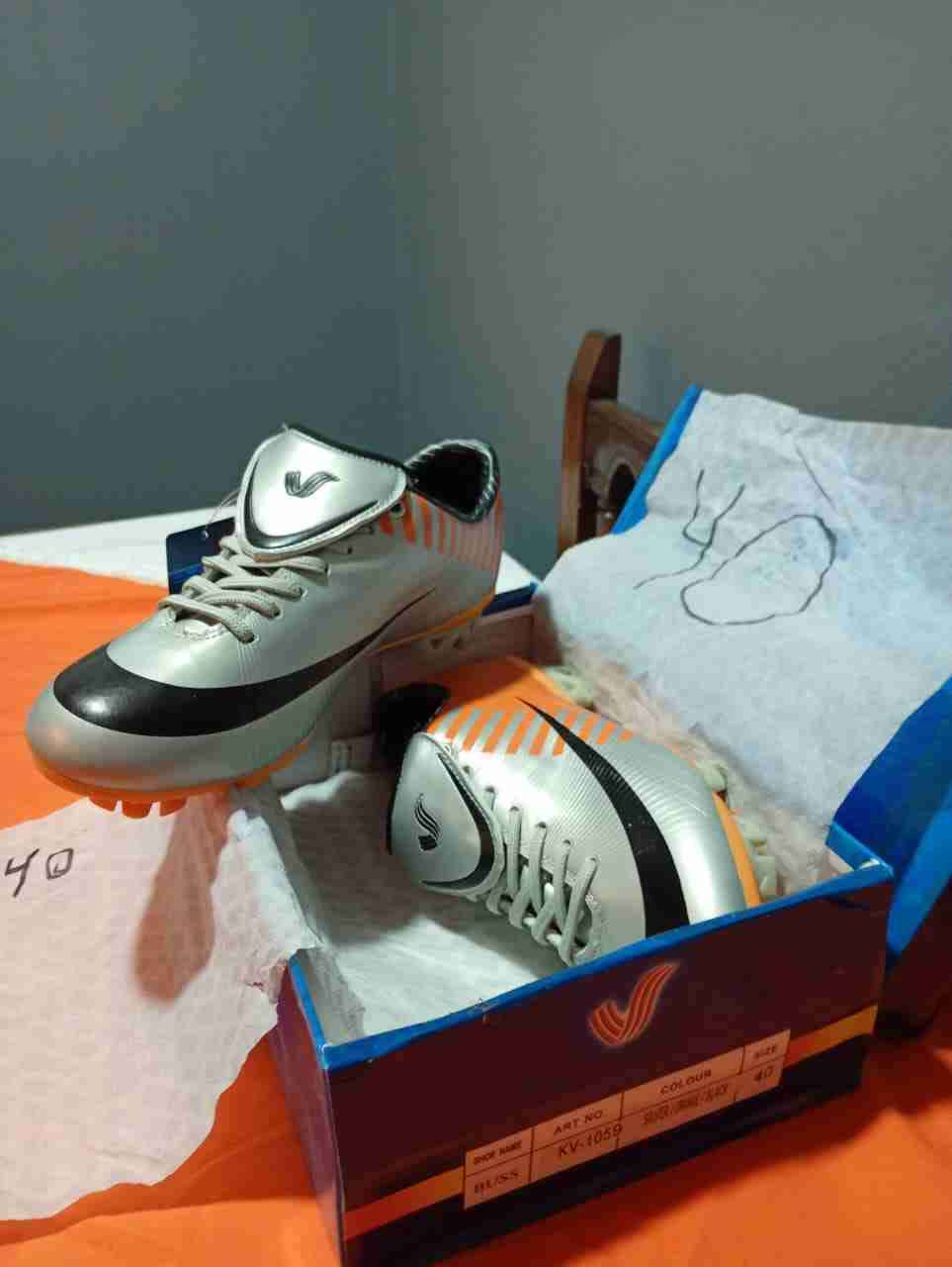 Zapatos de fútbol plateados - miniatura 4