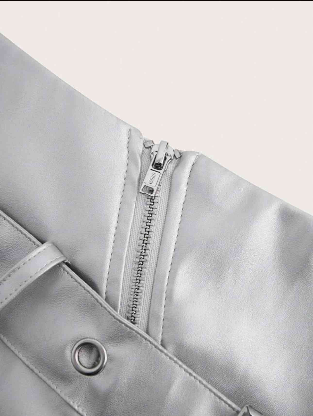 Mini falda plateada con hebillas - miniatura 4