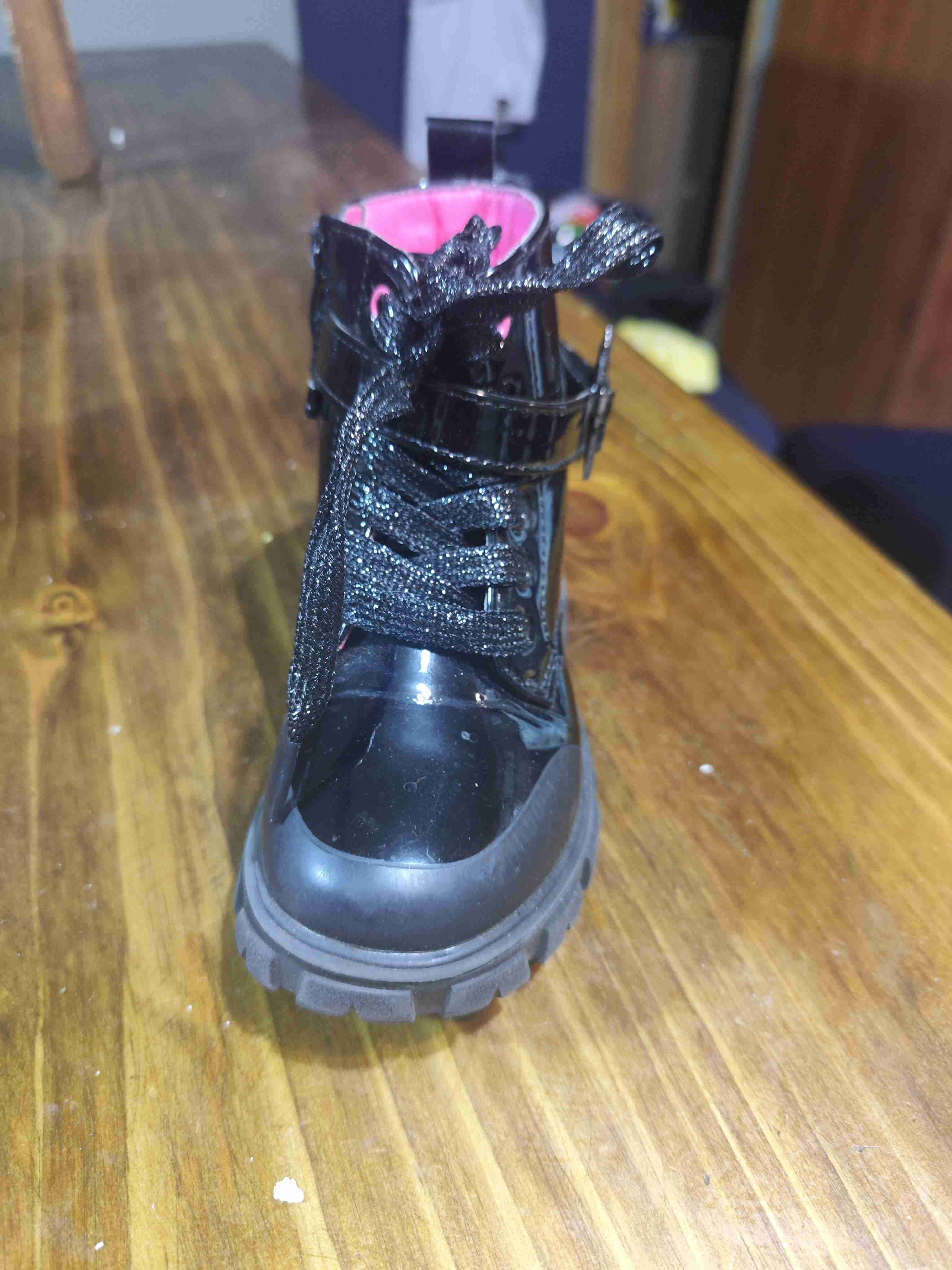 Bota negra infantil con estrella numero28 - miniatura 2