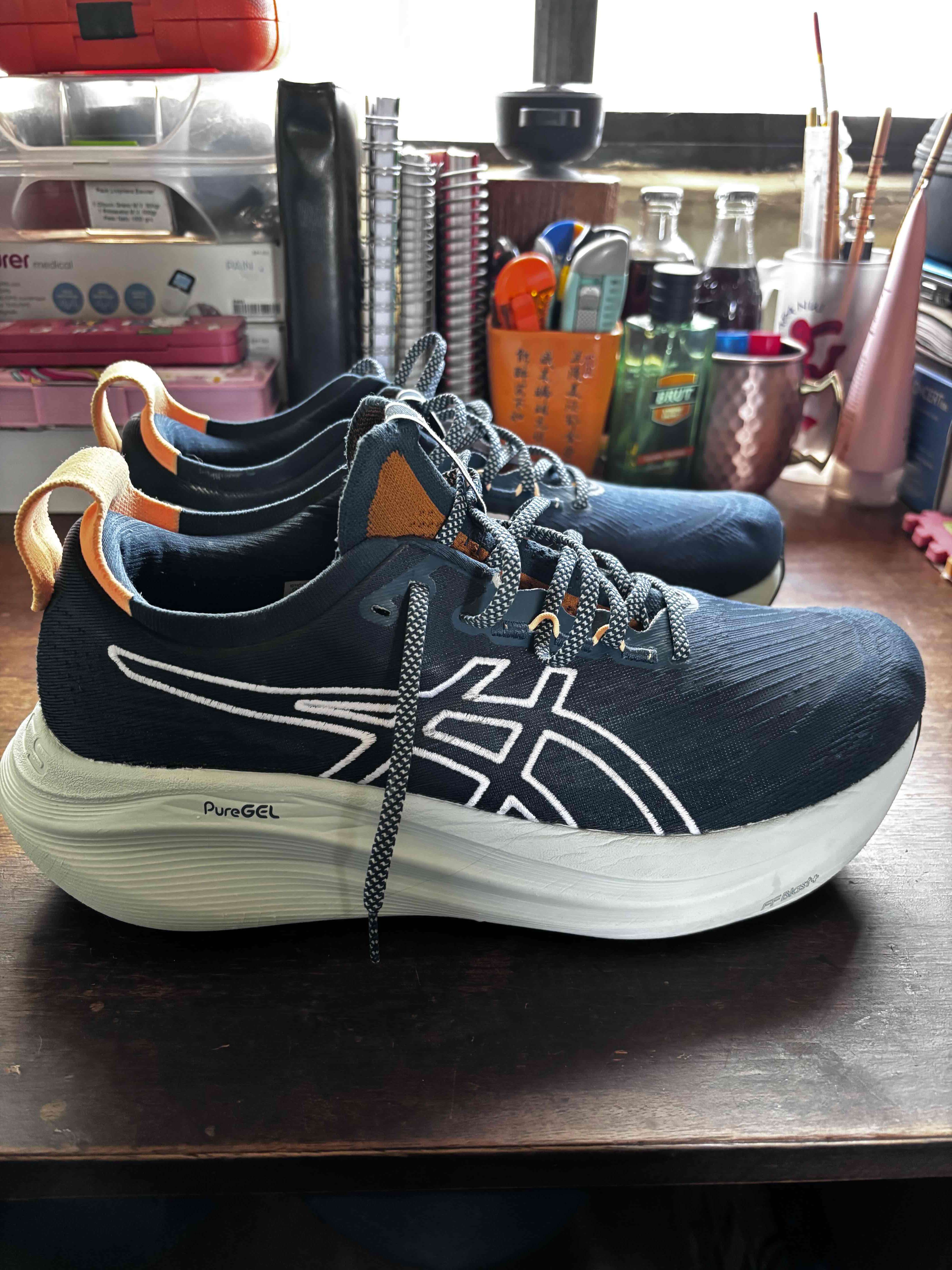 Zapatillas  azul Asics nimbus 27 - miniatura 3