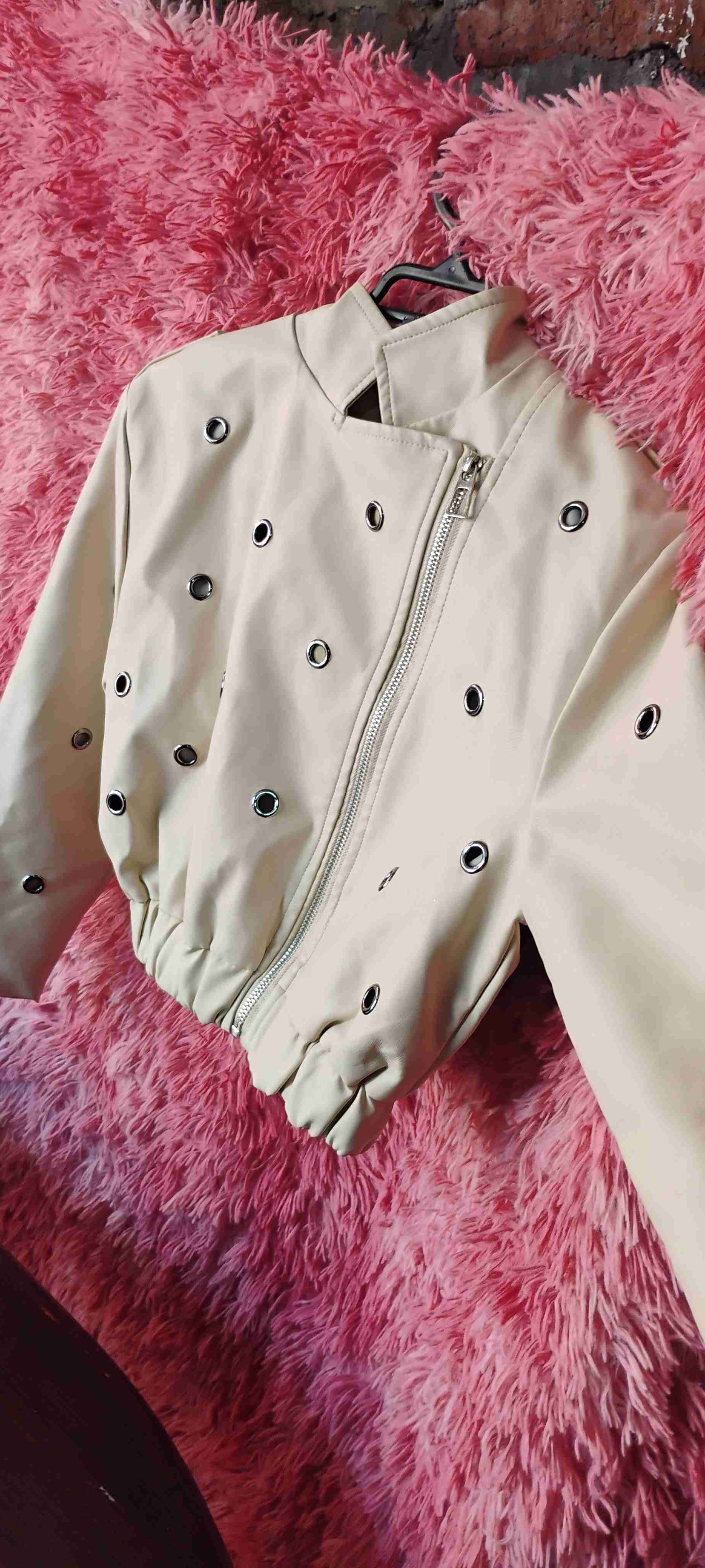 Chaqueta niña beige con ojetillos - miniatura 2