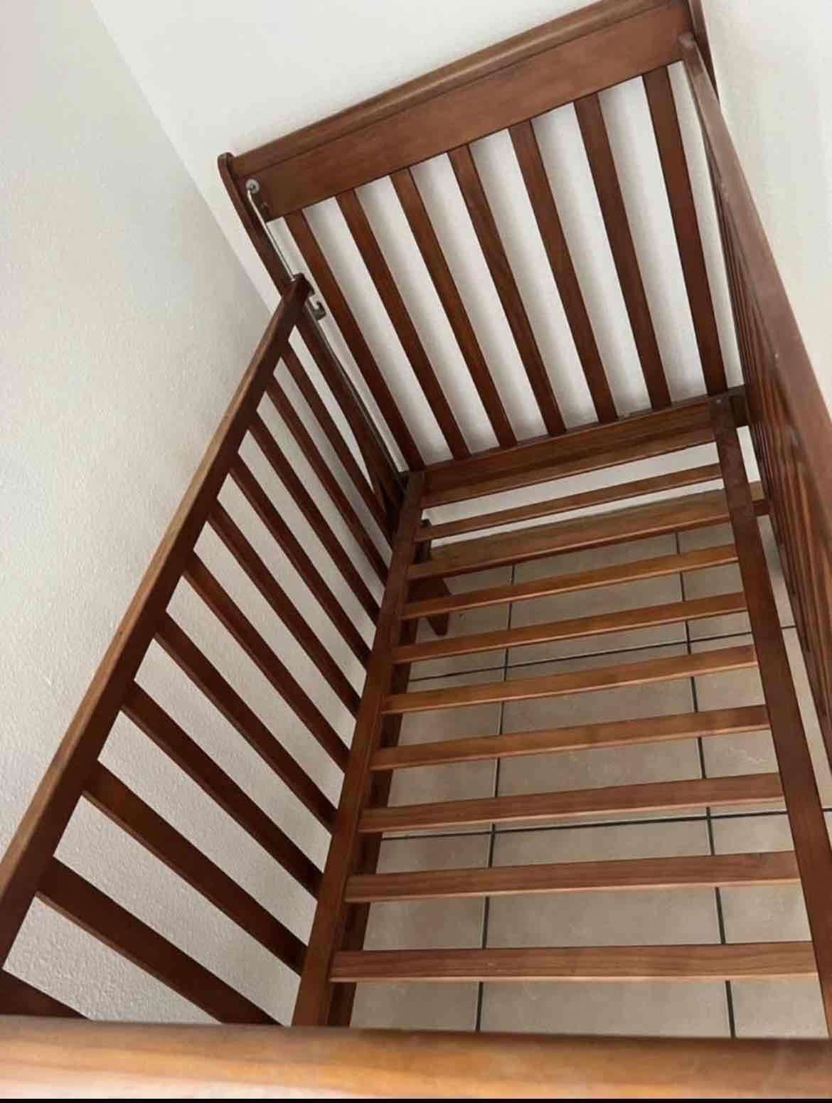 Cuna de madera café - 2