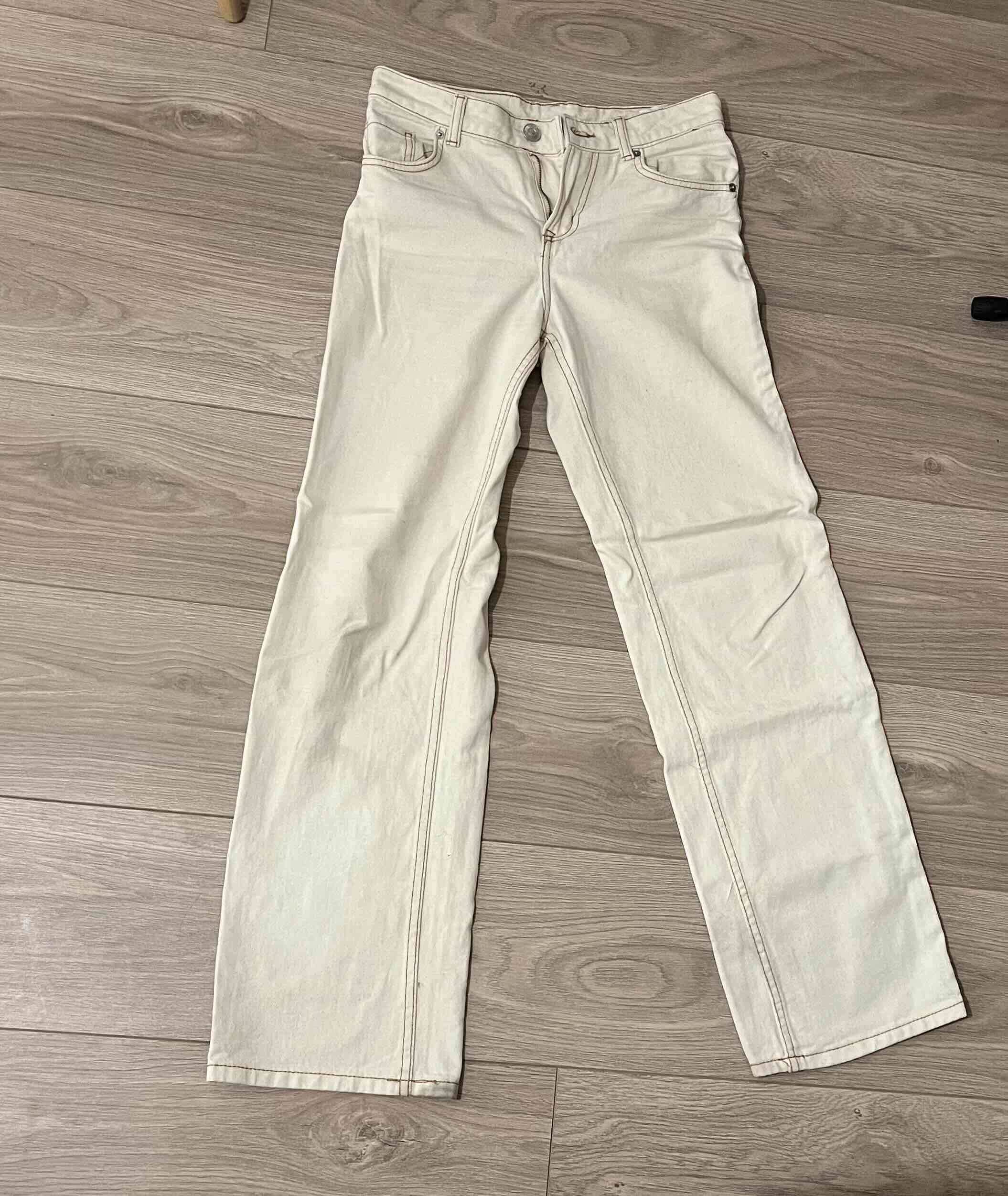 Pantalones beige de mezclilla
