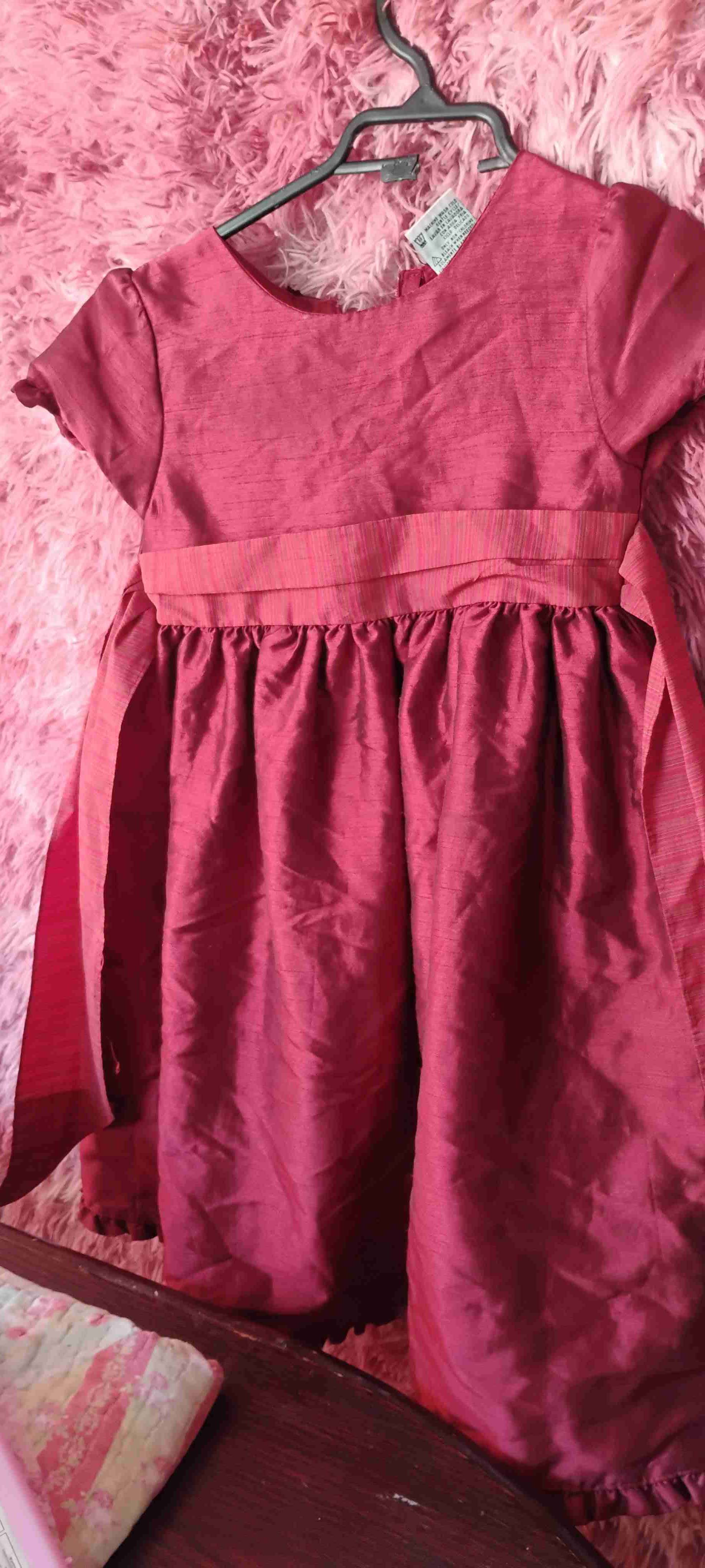 Vestido de niña rojo elegante