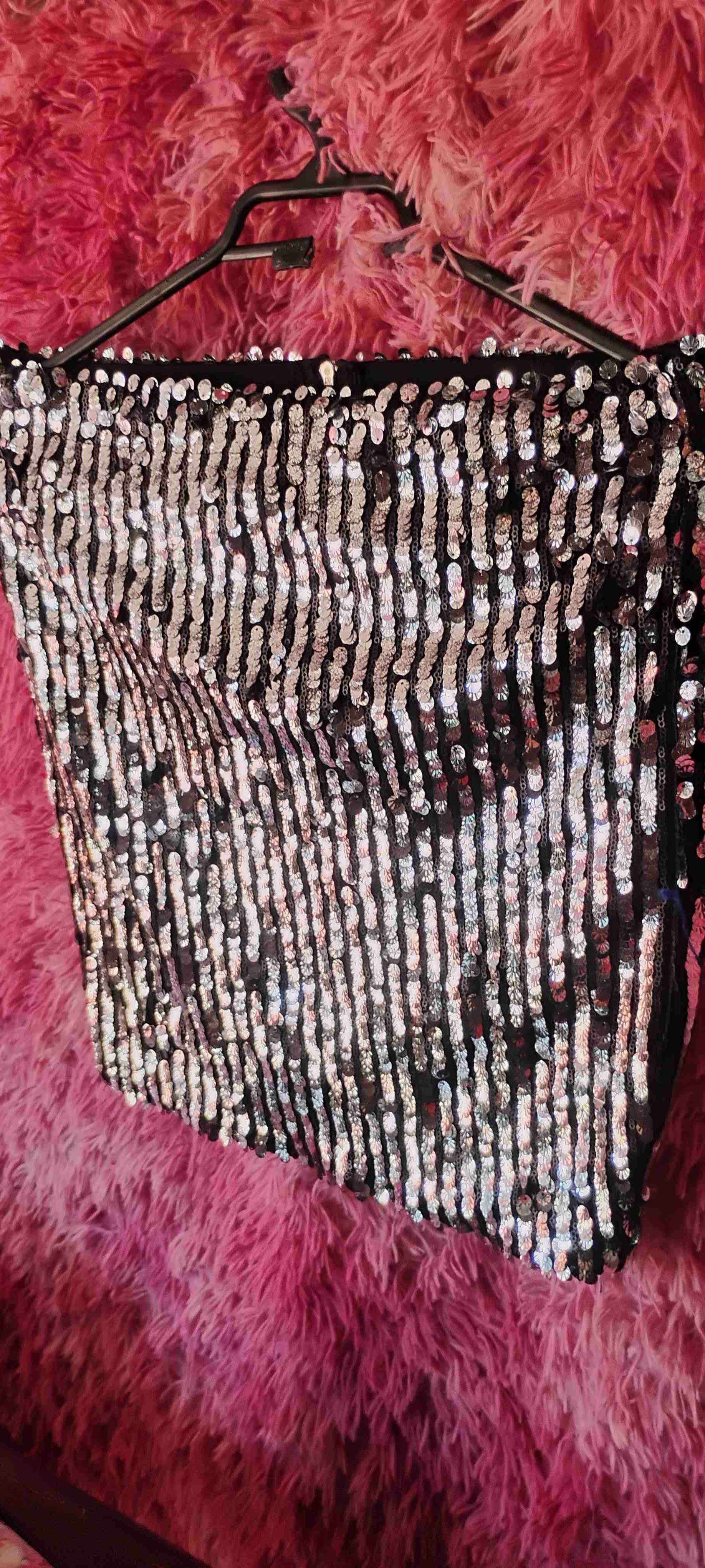 Falda de lentejuelas plateadas