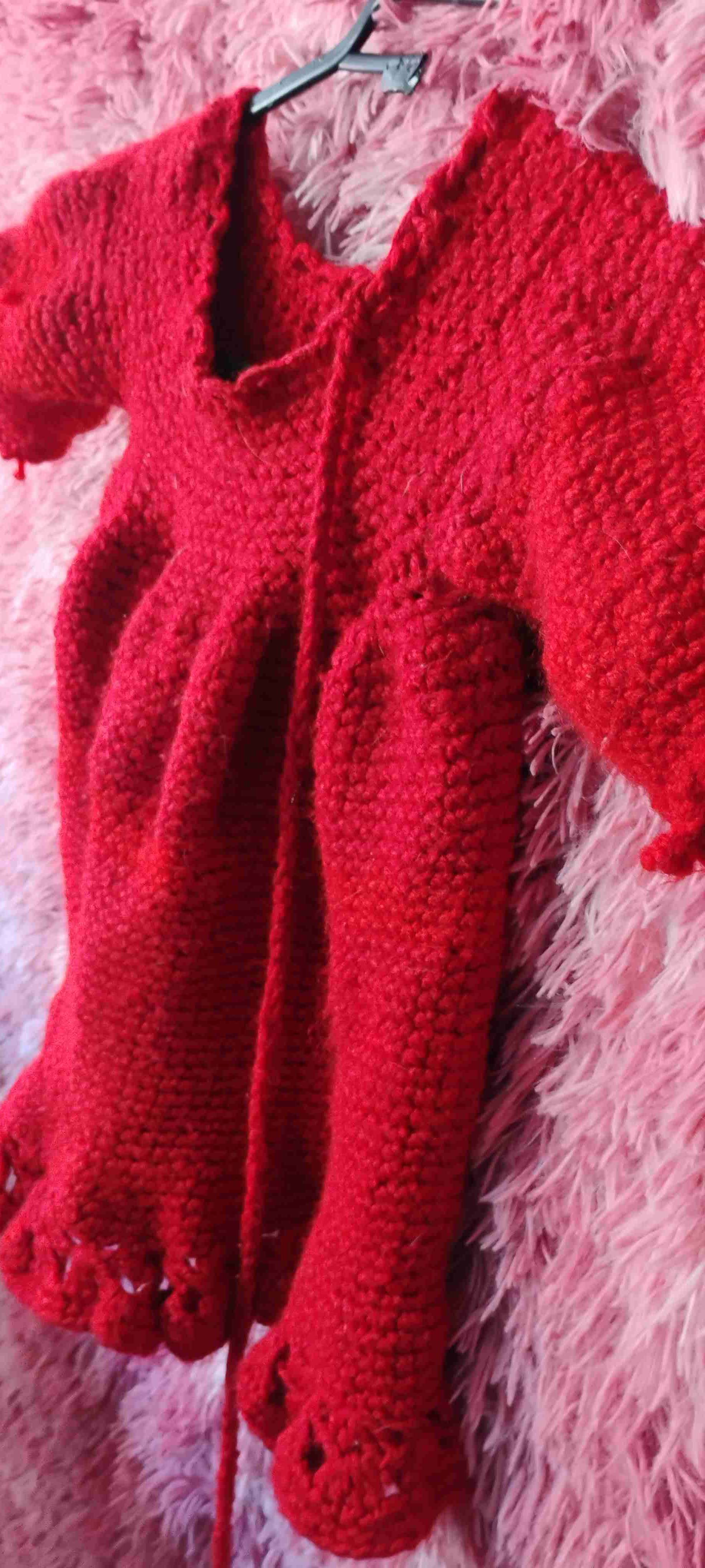 Vestido tejido rojo para niña