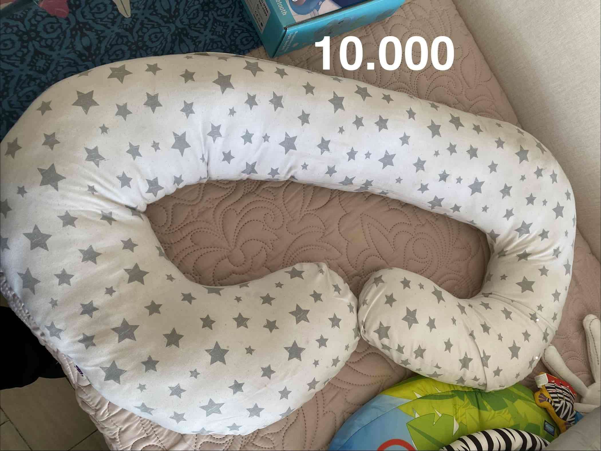 Cojín de lactancia con estrellas