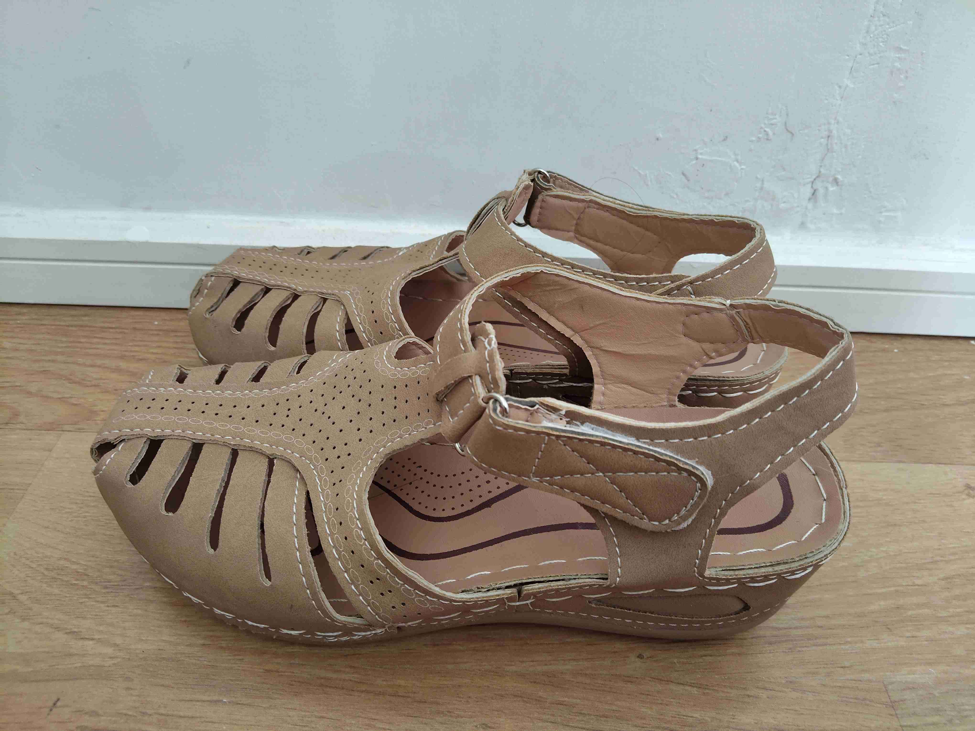 Sandalias beige con talón abierto - miniatura 2
