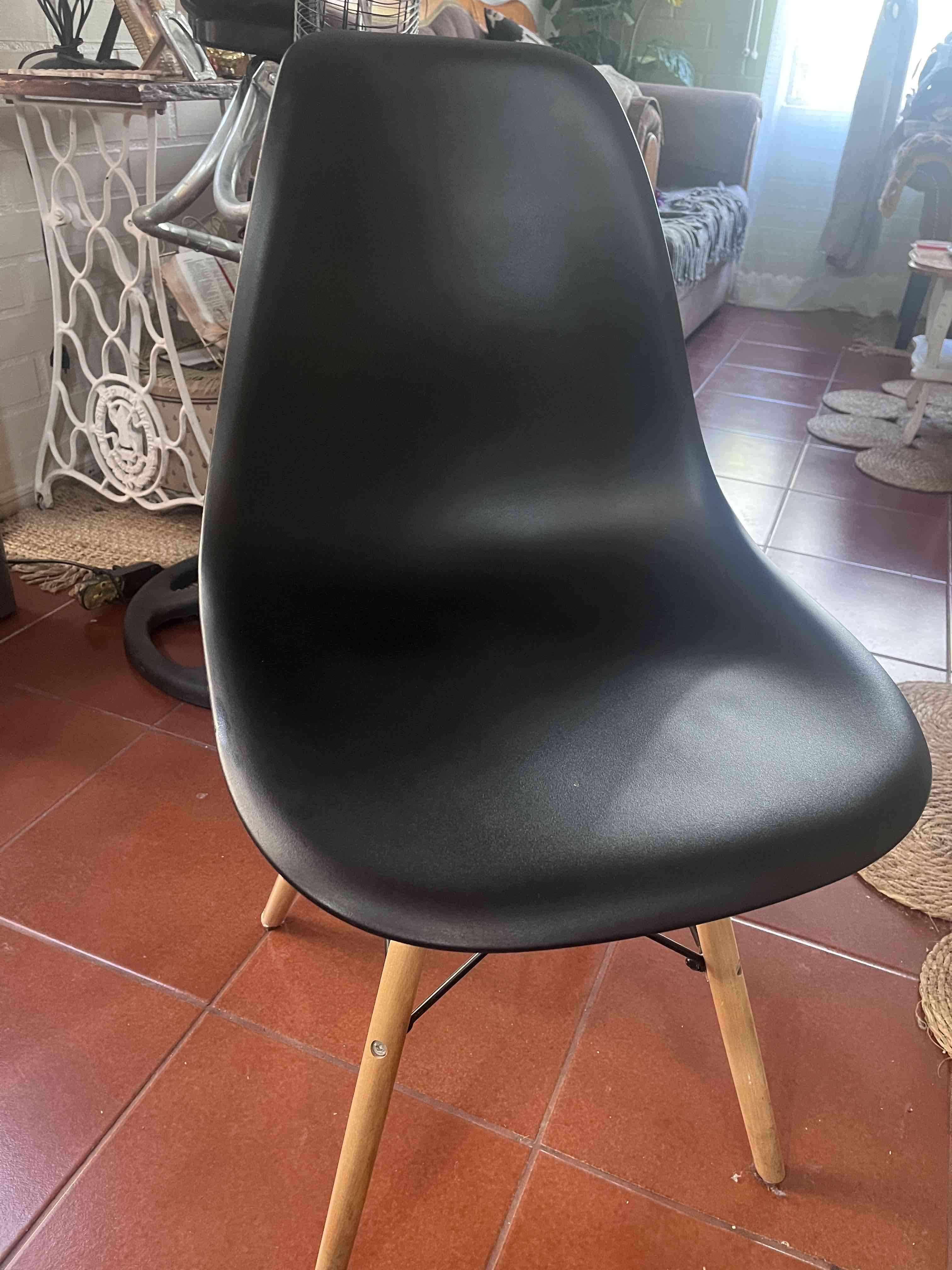 Silla negra ermes