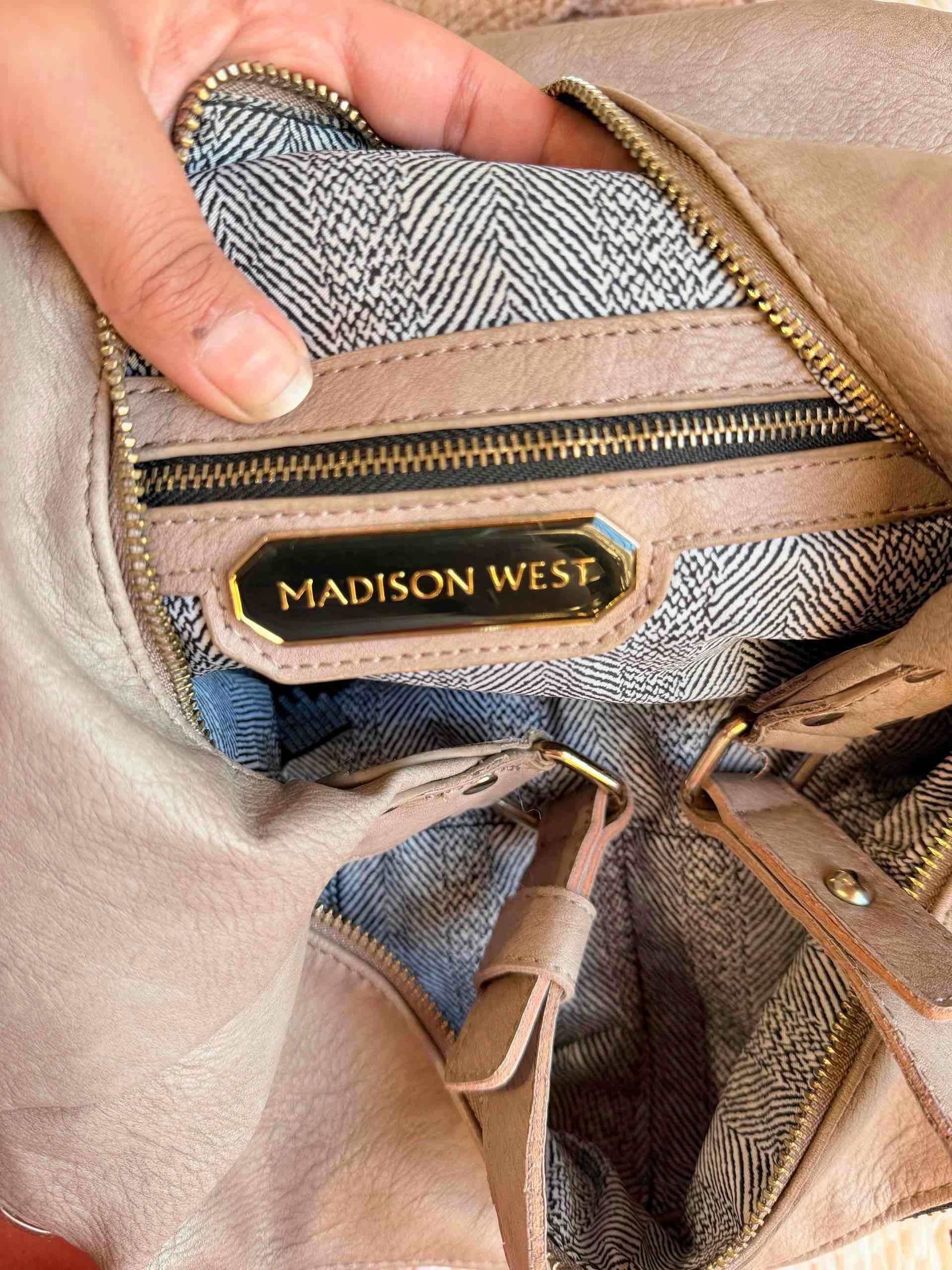 Bolso tipo hobo de la marca Madison West - miniatura 5