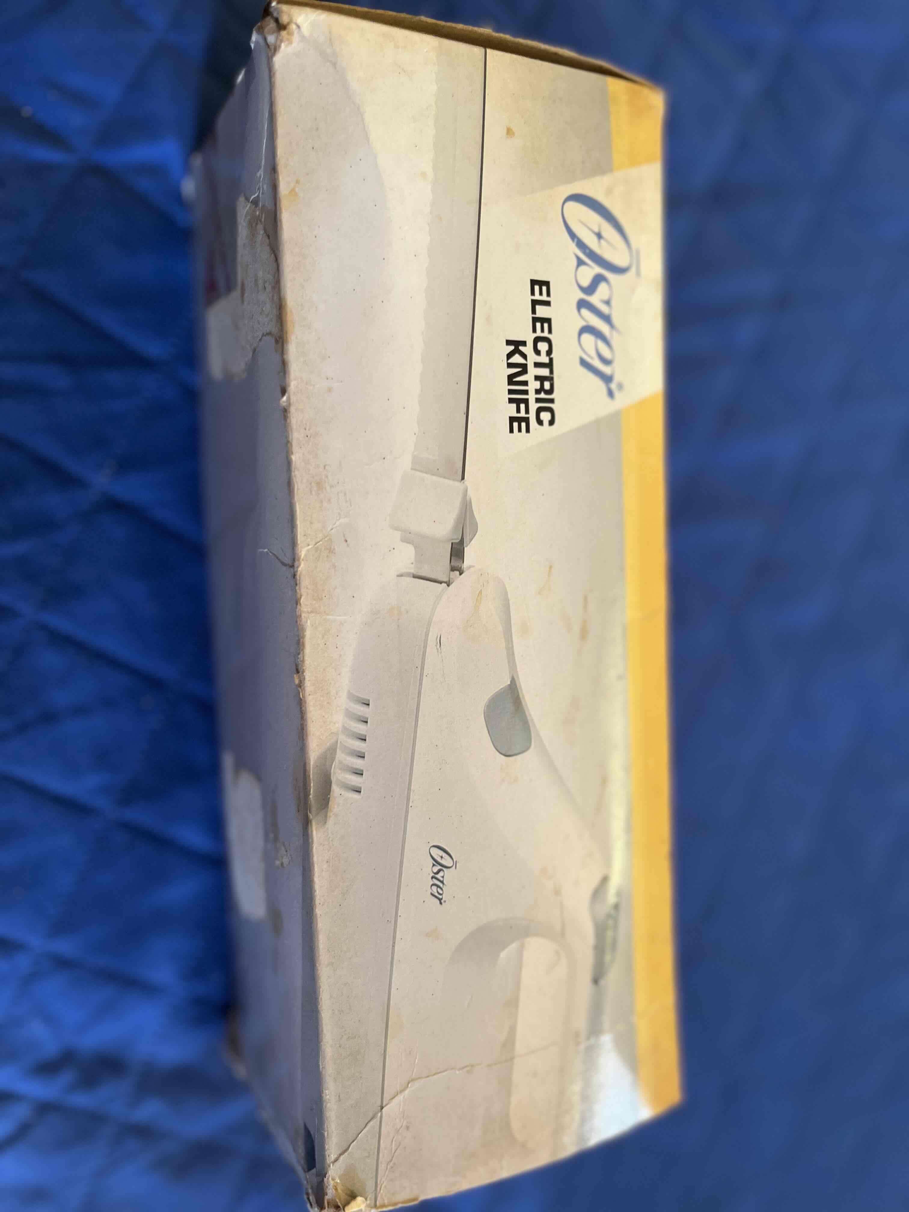 Cuchillo eléctrico Oster con accesorios - miniatura 4