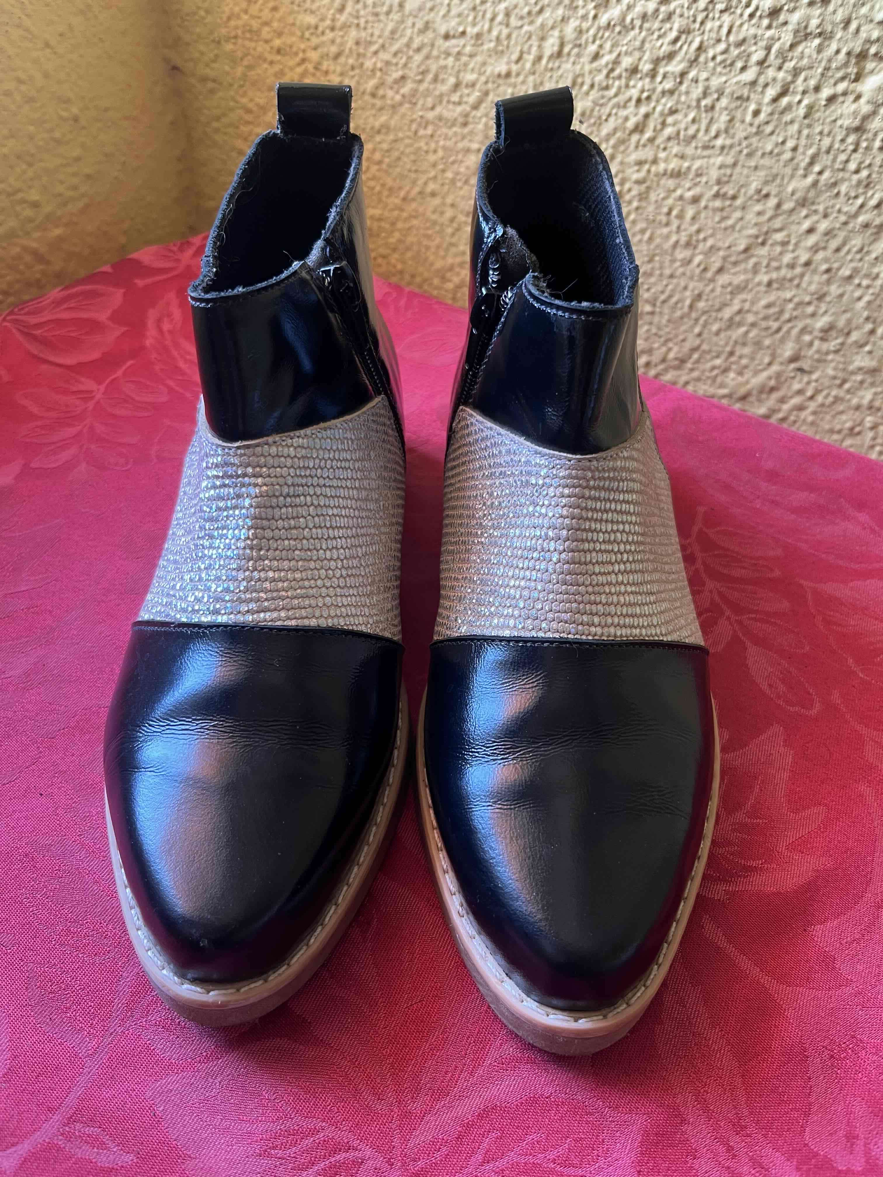 Botines negros con brillo