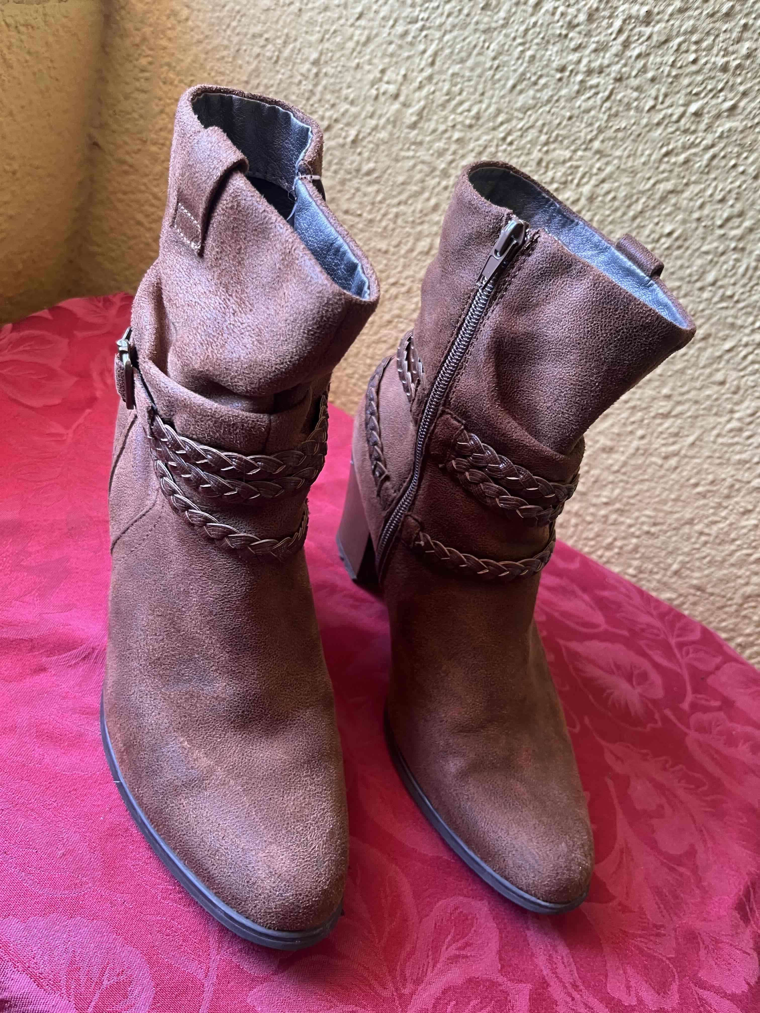 Botines de cuero marrón