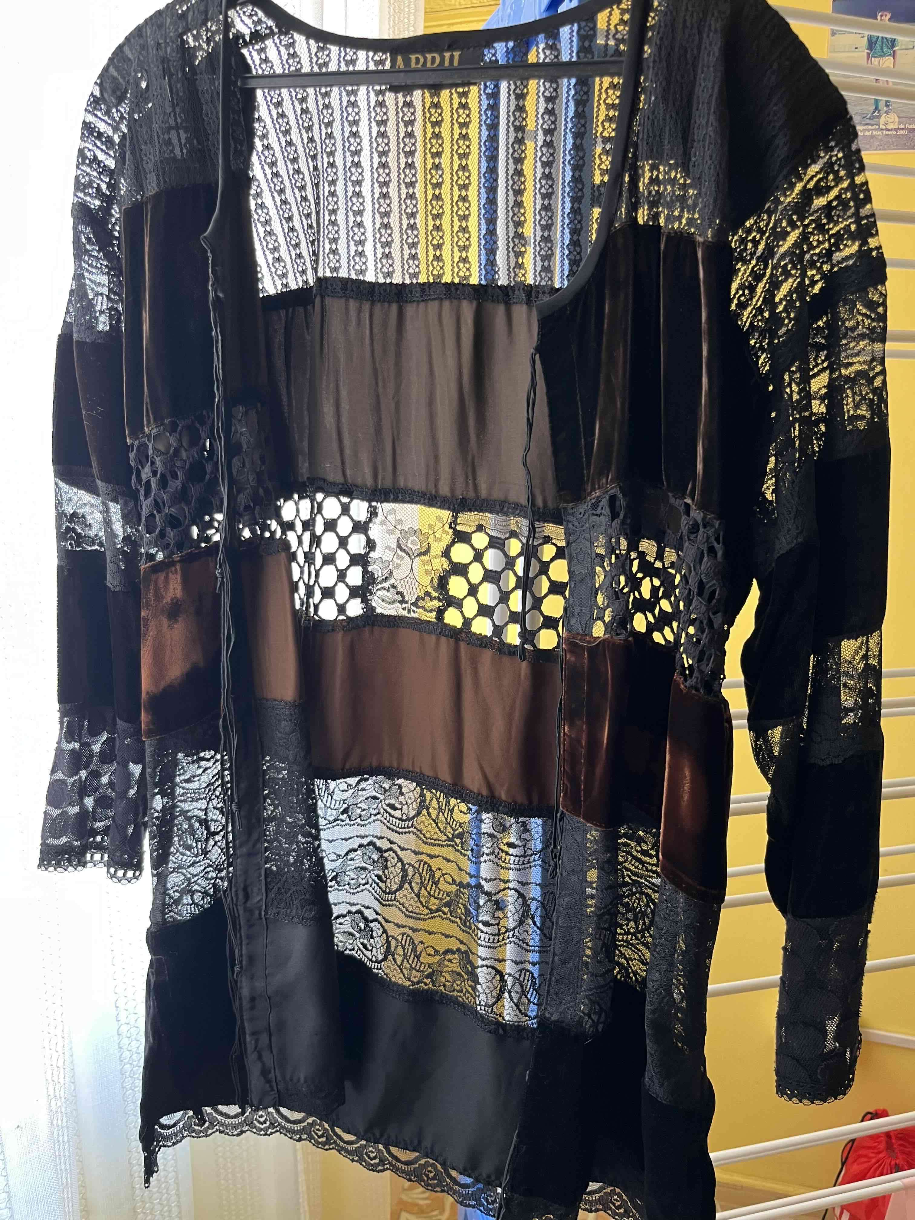 Kimono bohemio de encaje negro - miniatura 2