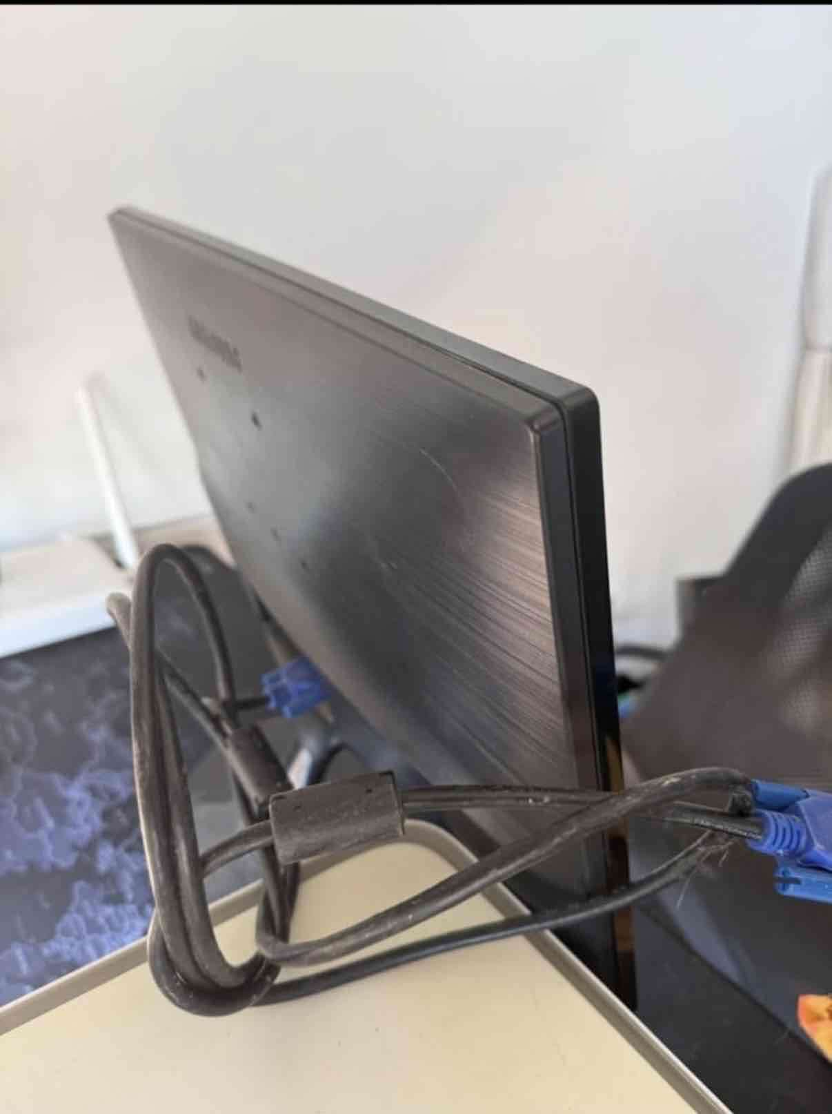 Monitor Samsung usado 18,5