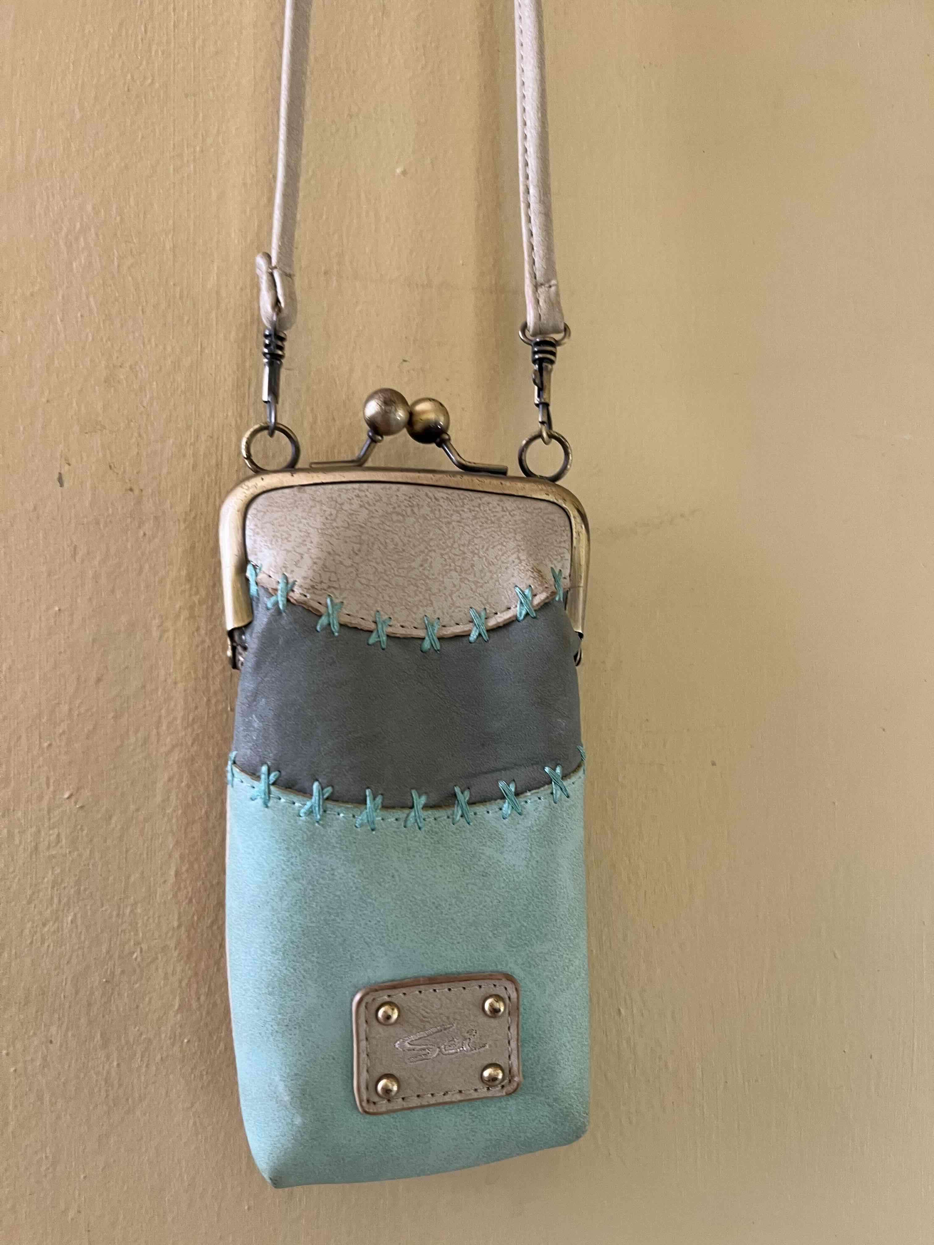 Bolso colgante de cuero verde