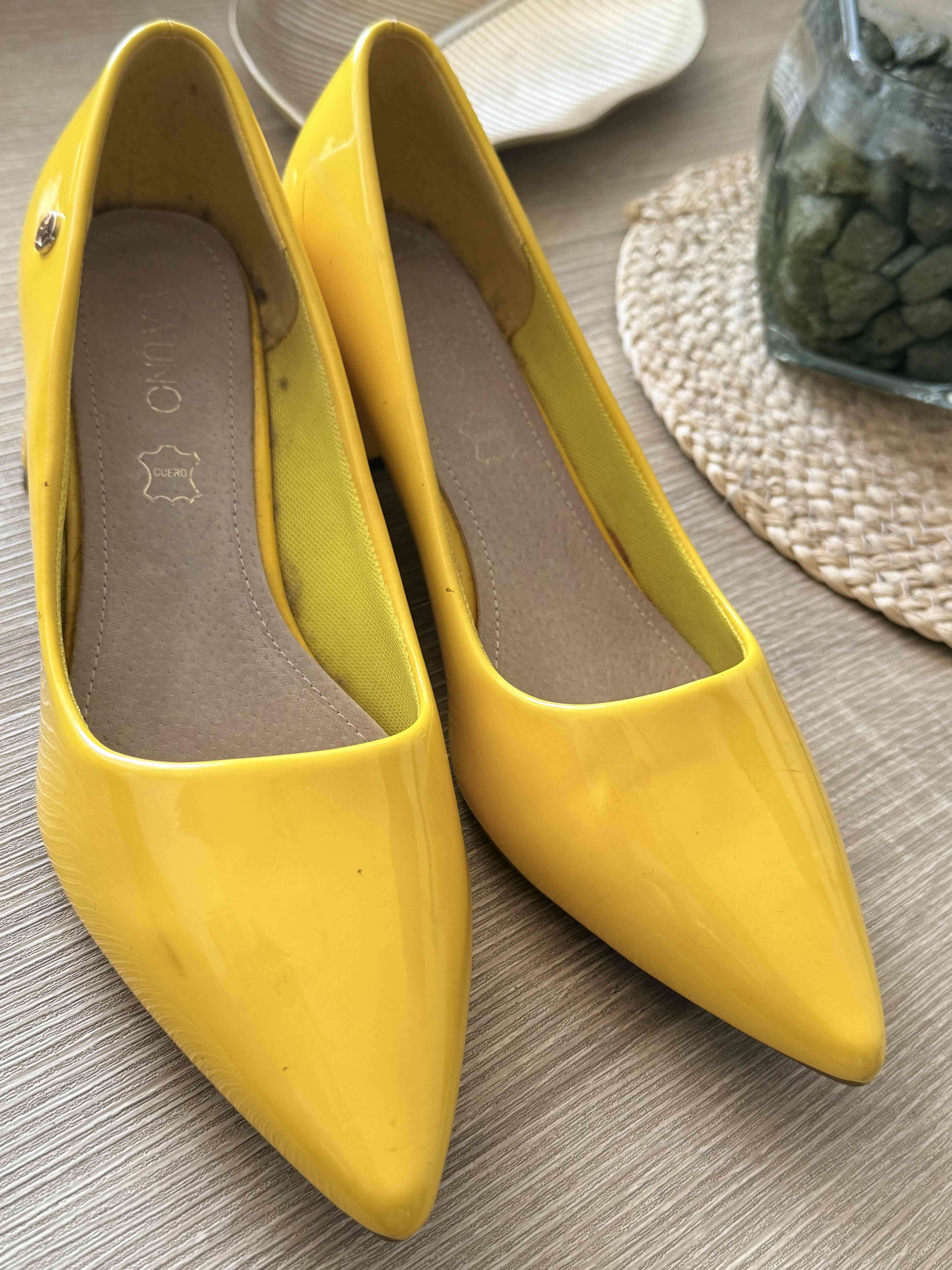 Tacones amarillos con bloque - miniatura 2