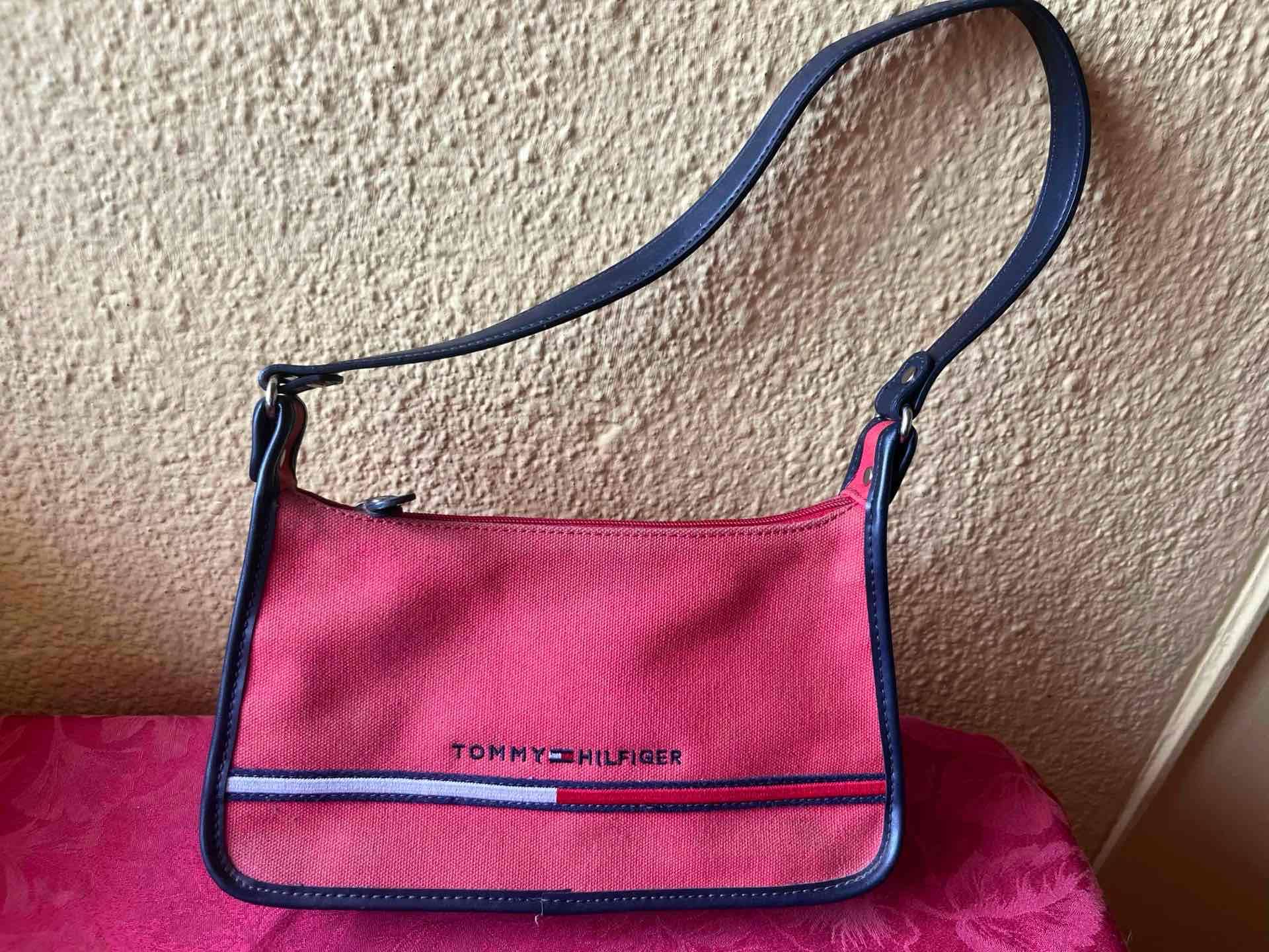 Cartera Tommy Hilfiger roja