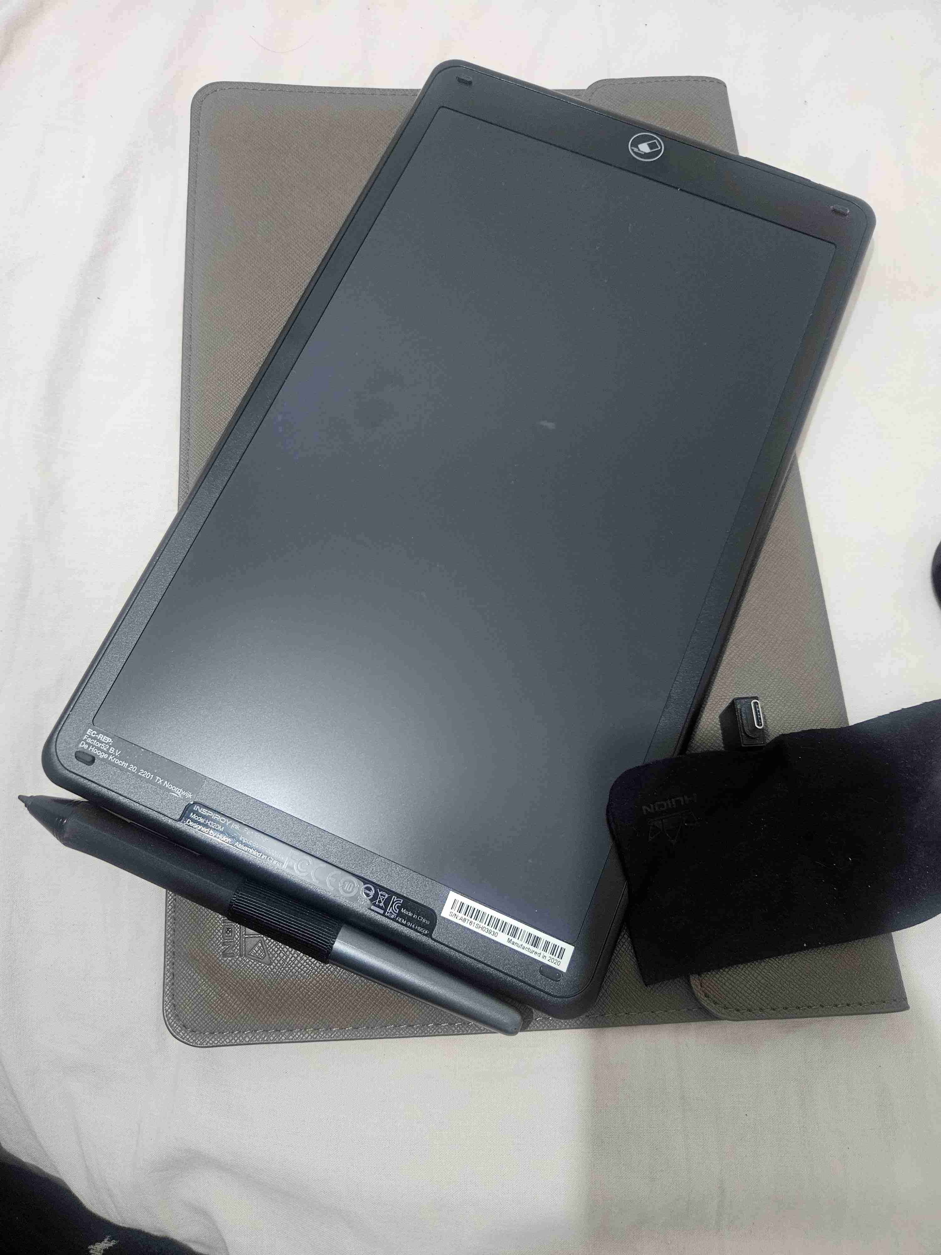 Tableta gráfica Huion con accesorios - miniatura 2