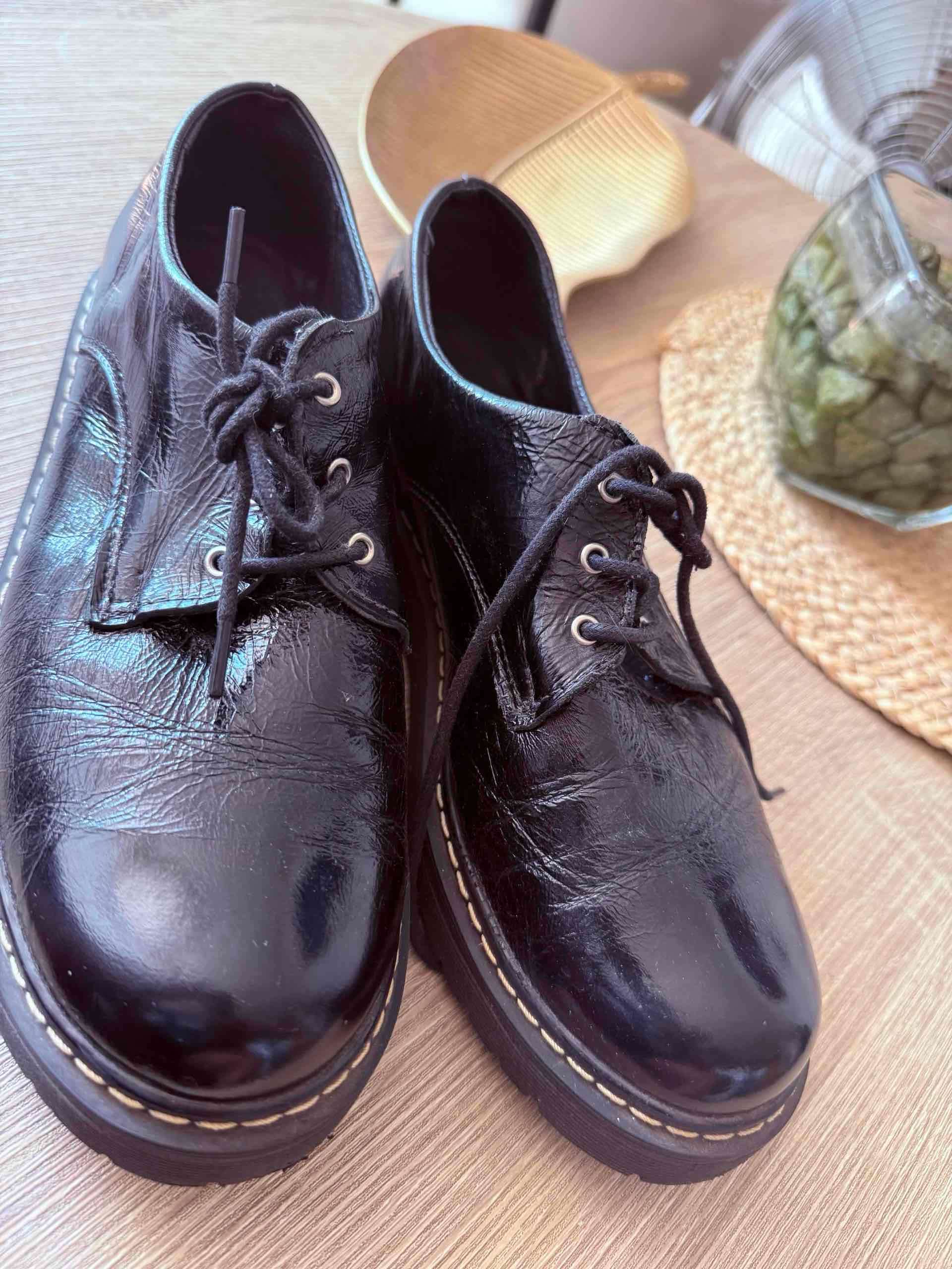 Zapatos negros de cuero