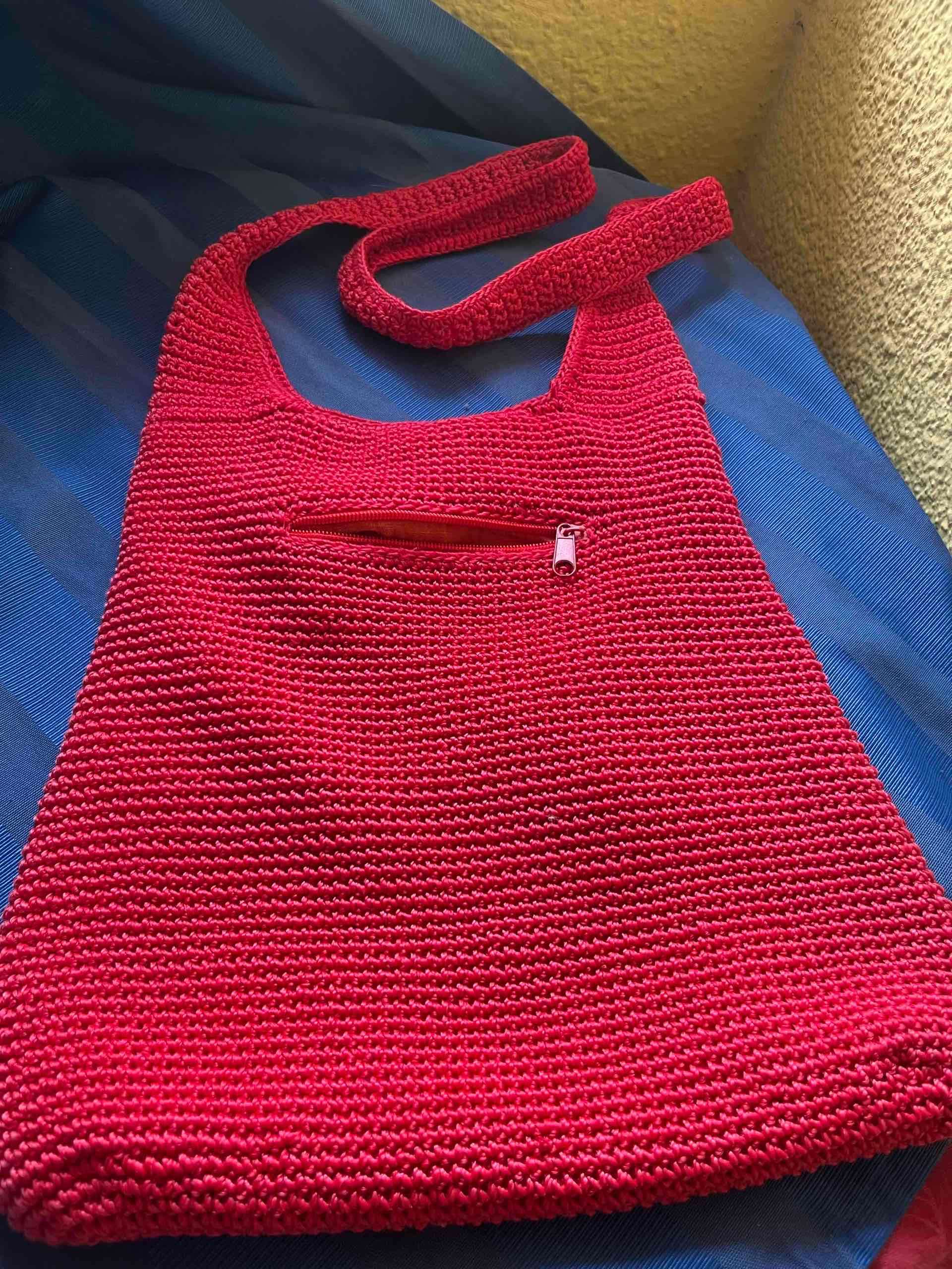 Cartera tejida roja