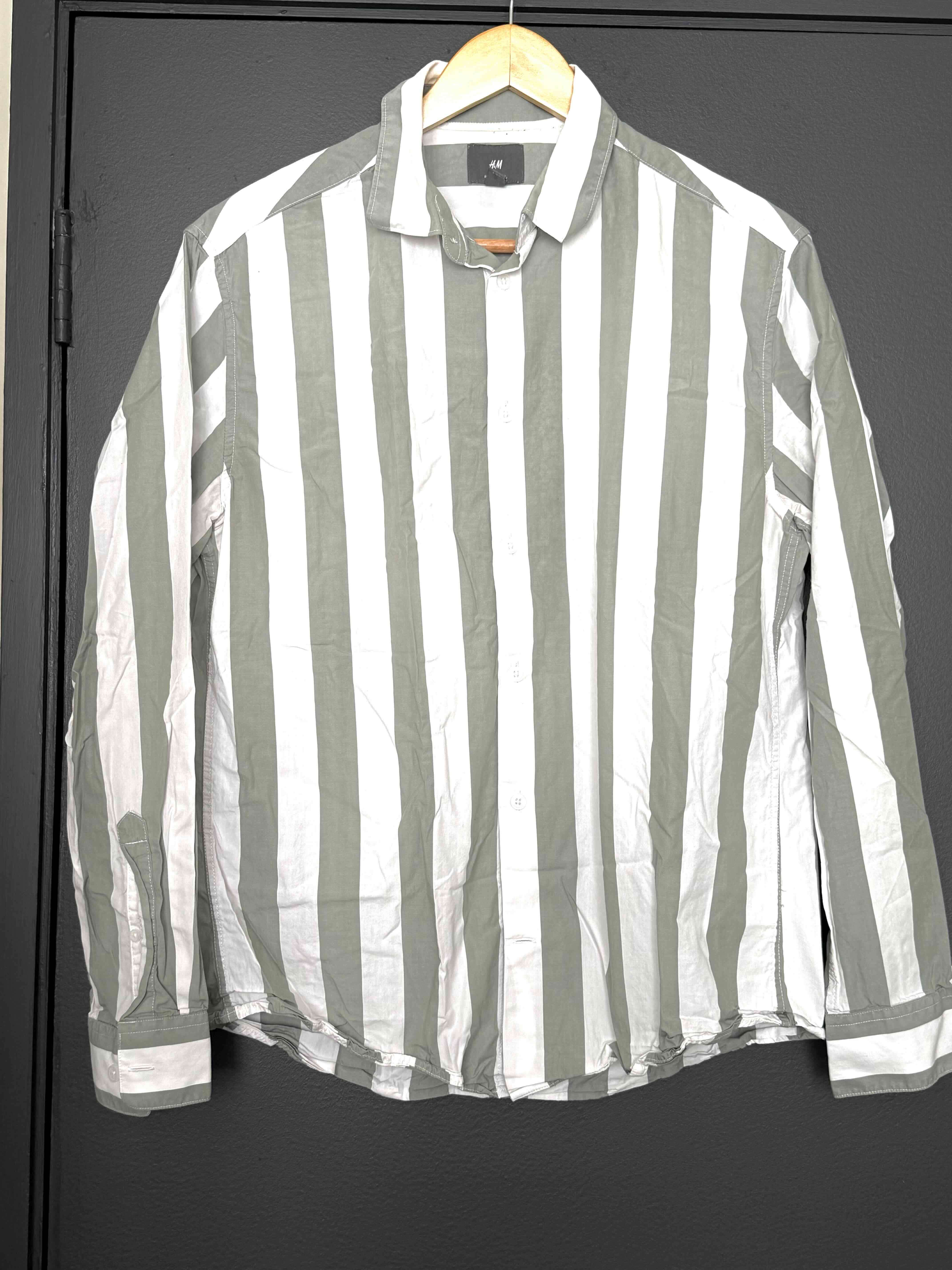 Camisa a rayas blanca y verde