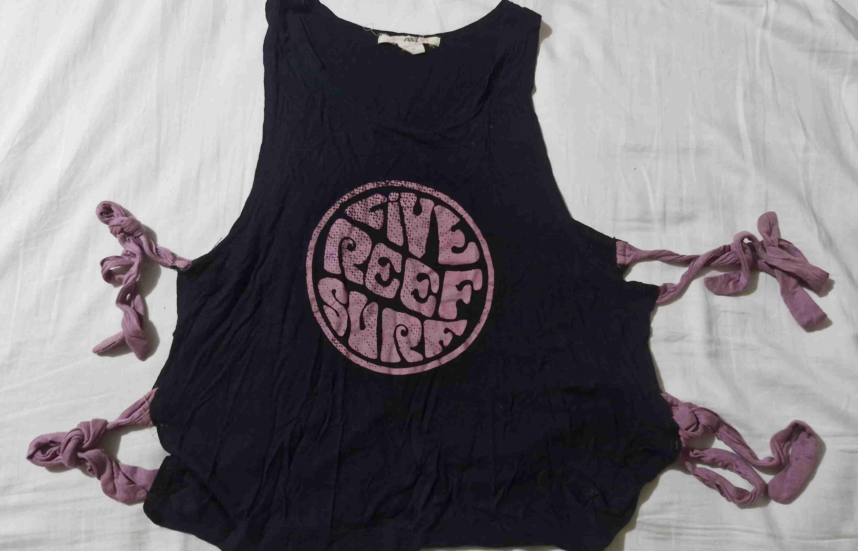 Polera sin mangas con diseño sur