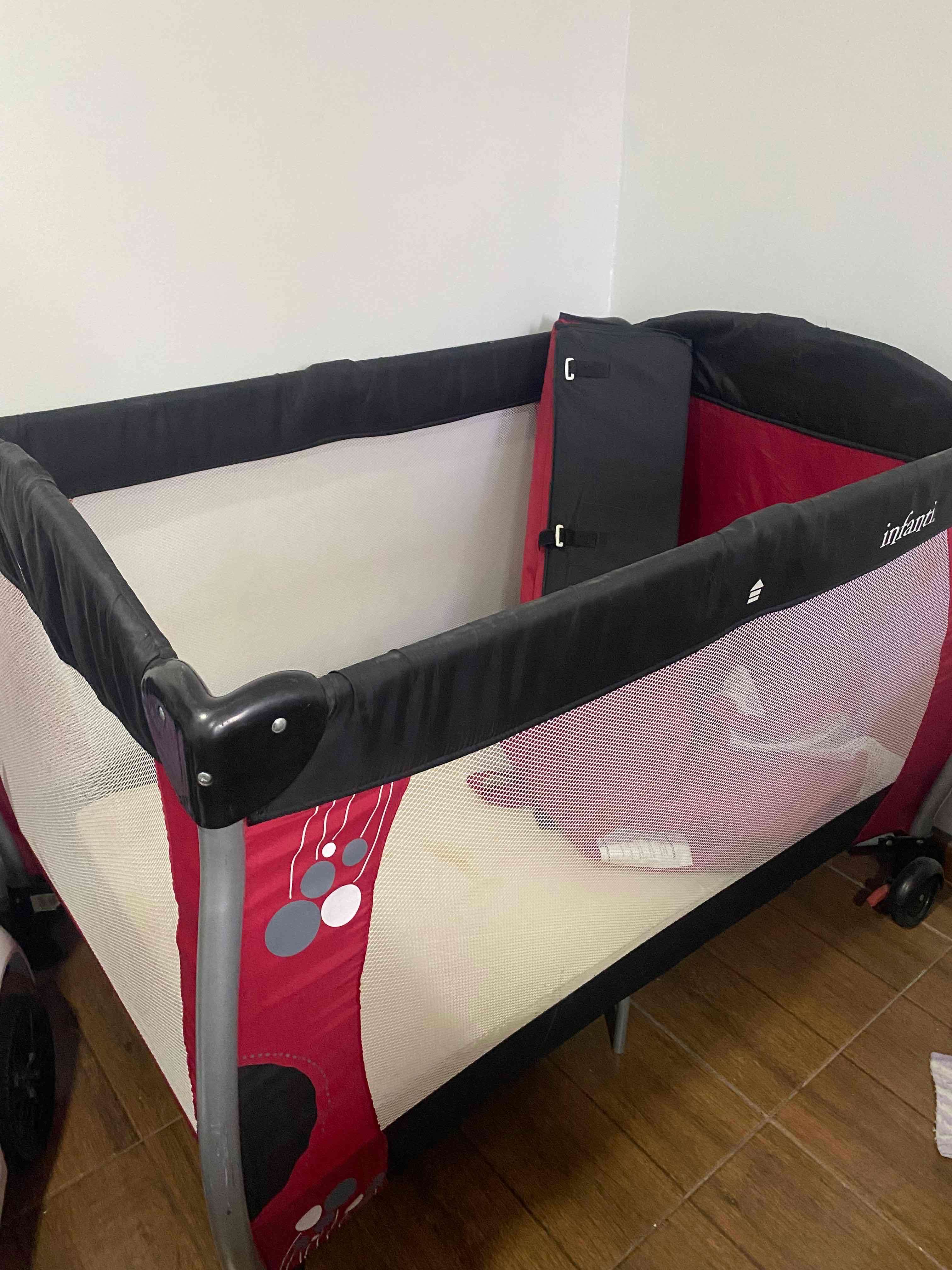 Cuna corral portátil negro y rojo - 5