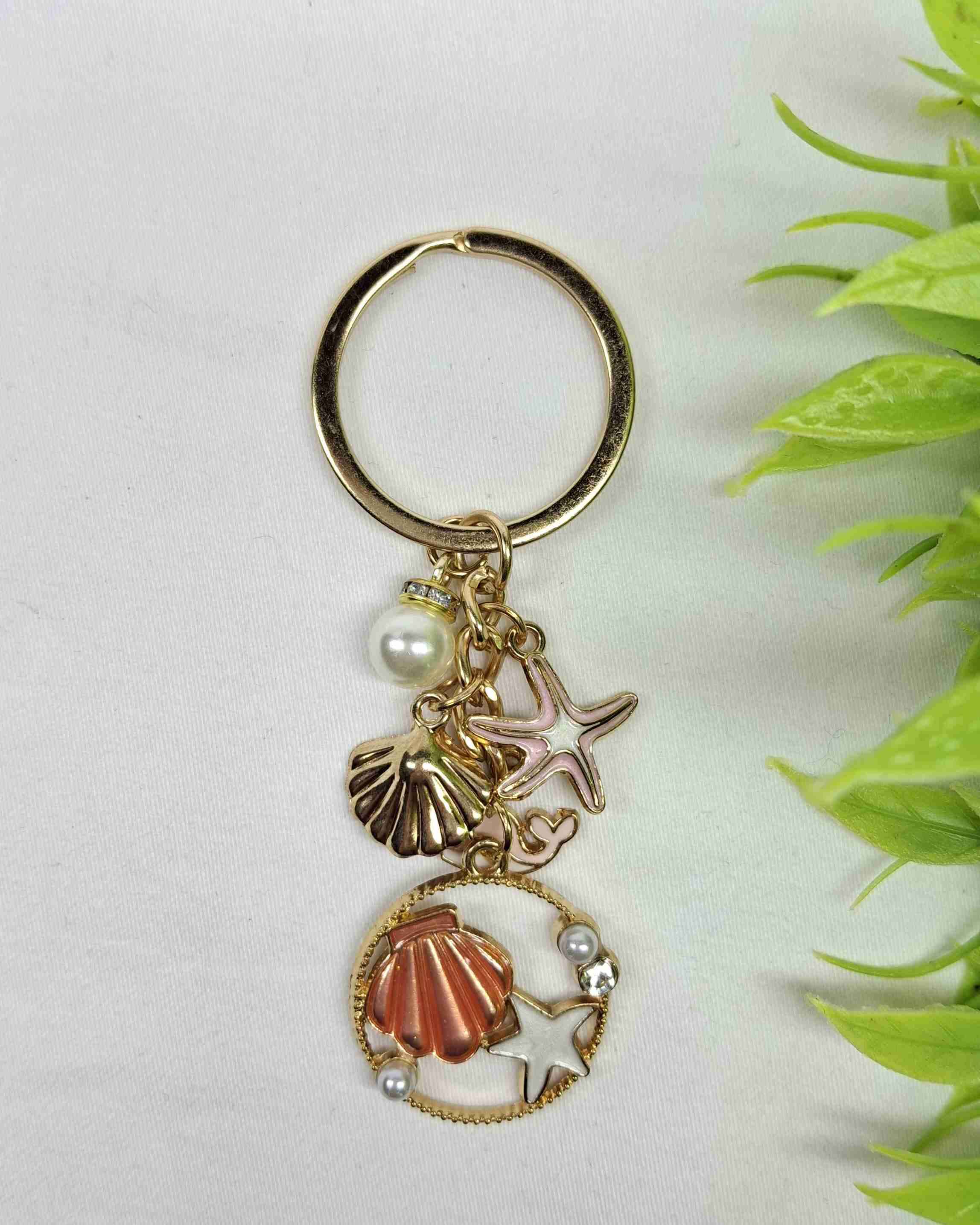 Llavero con dijes variados