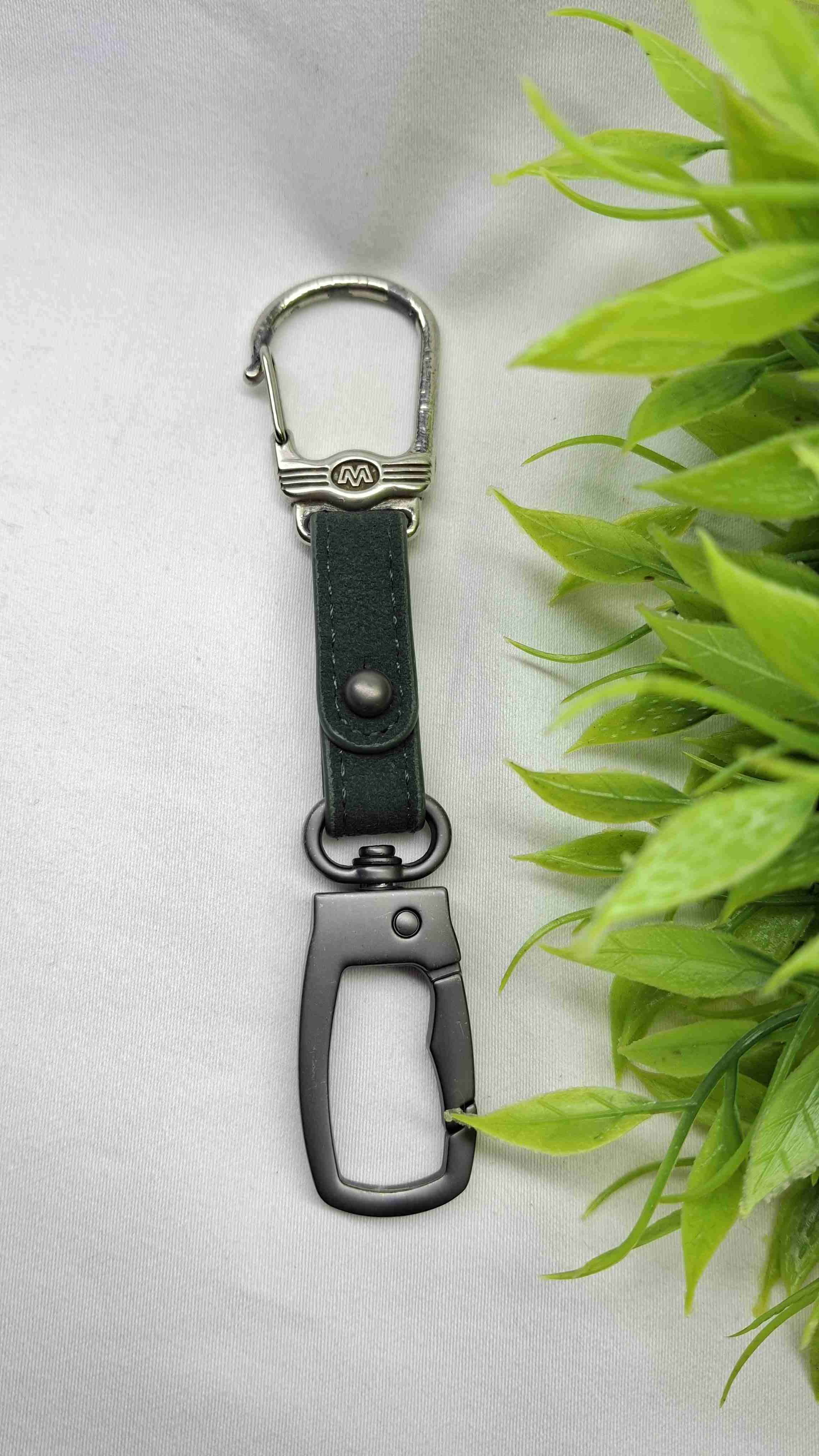 Llavero con dijes variados - miniatura 4