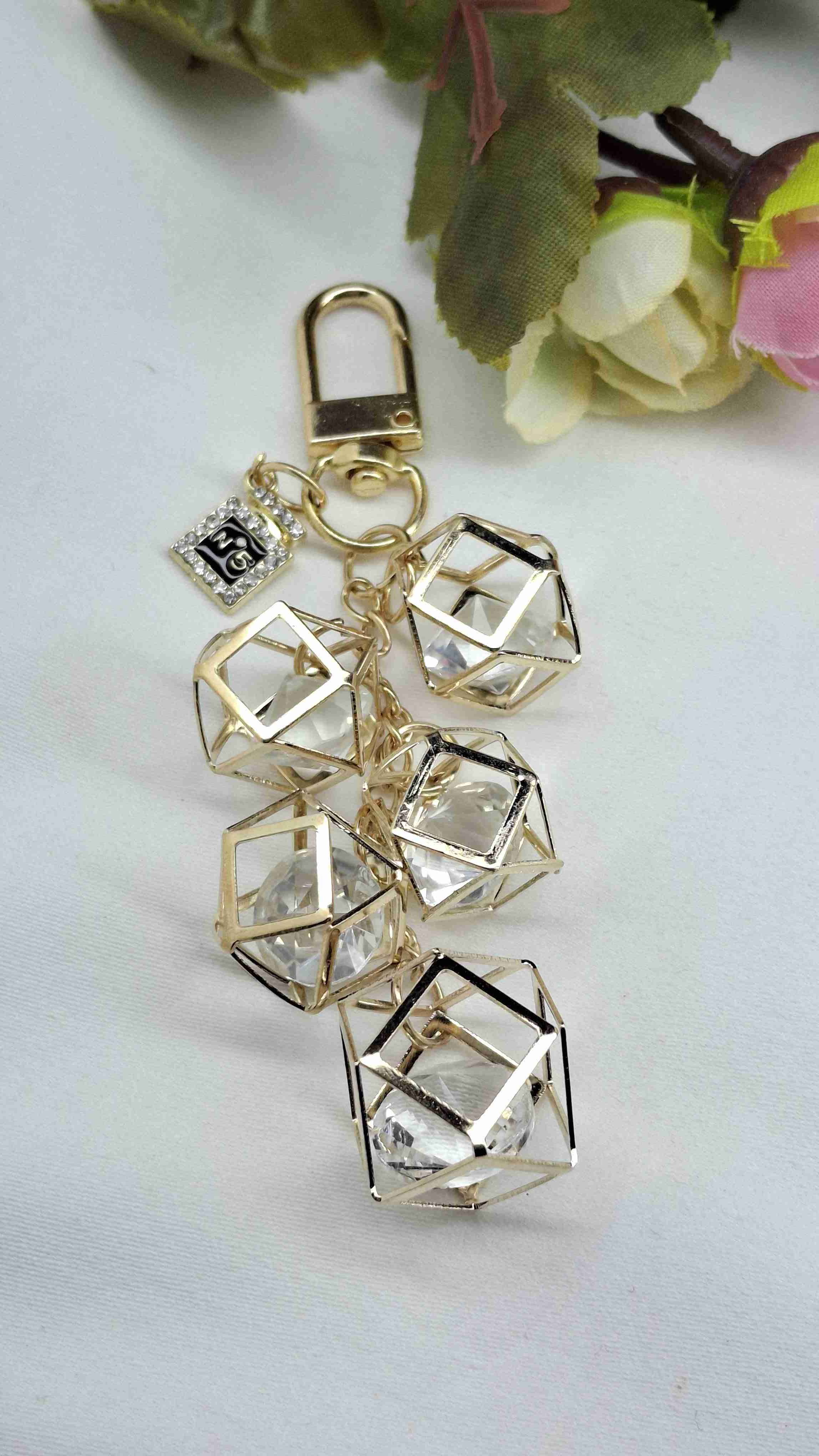 Llavero con dijes variados - miniatura 6