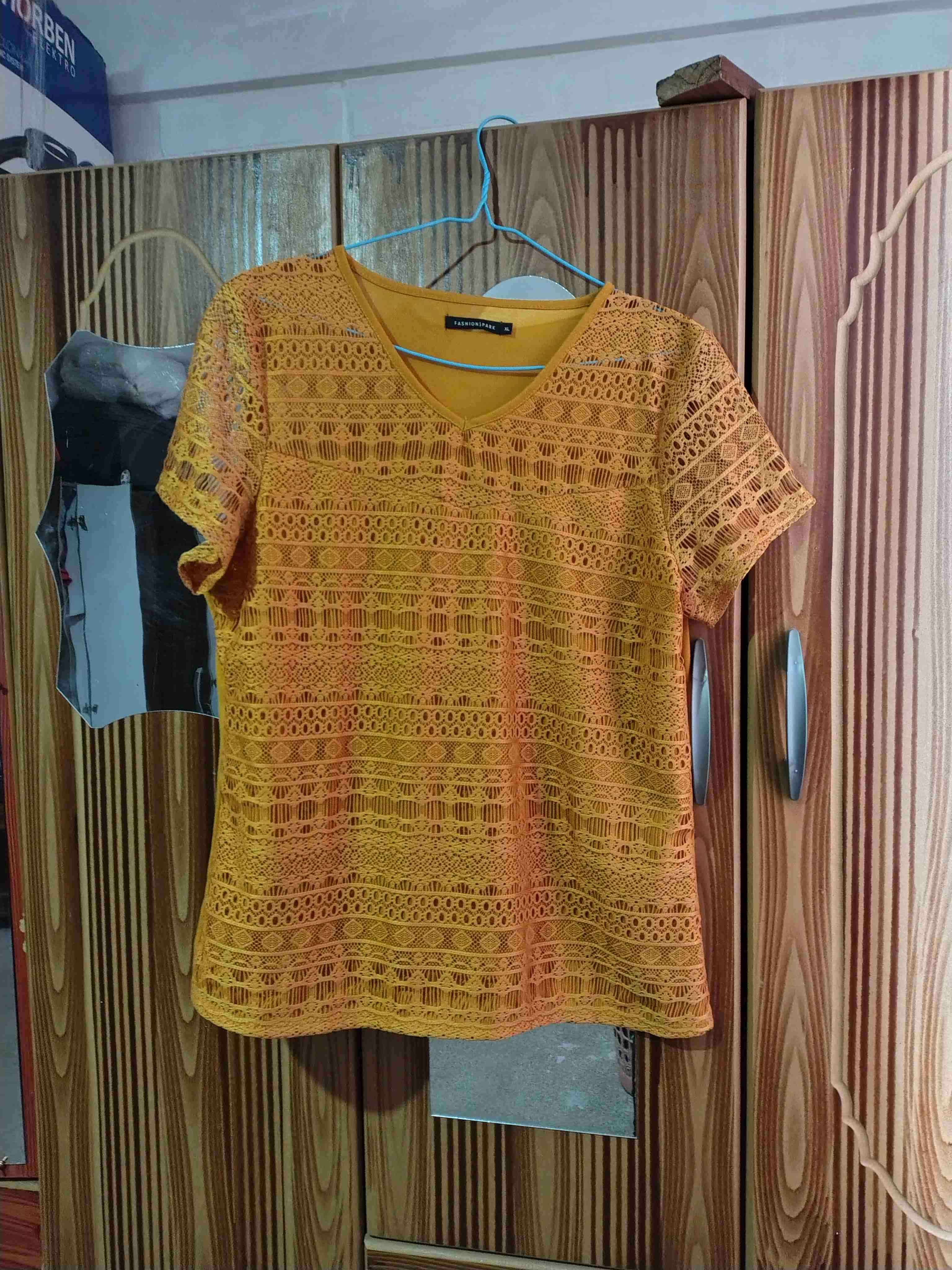 Polera amarilla de encaje