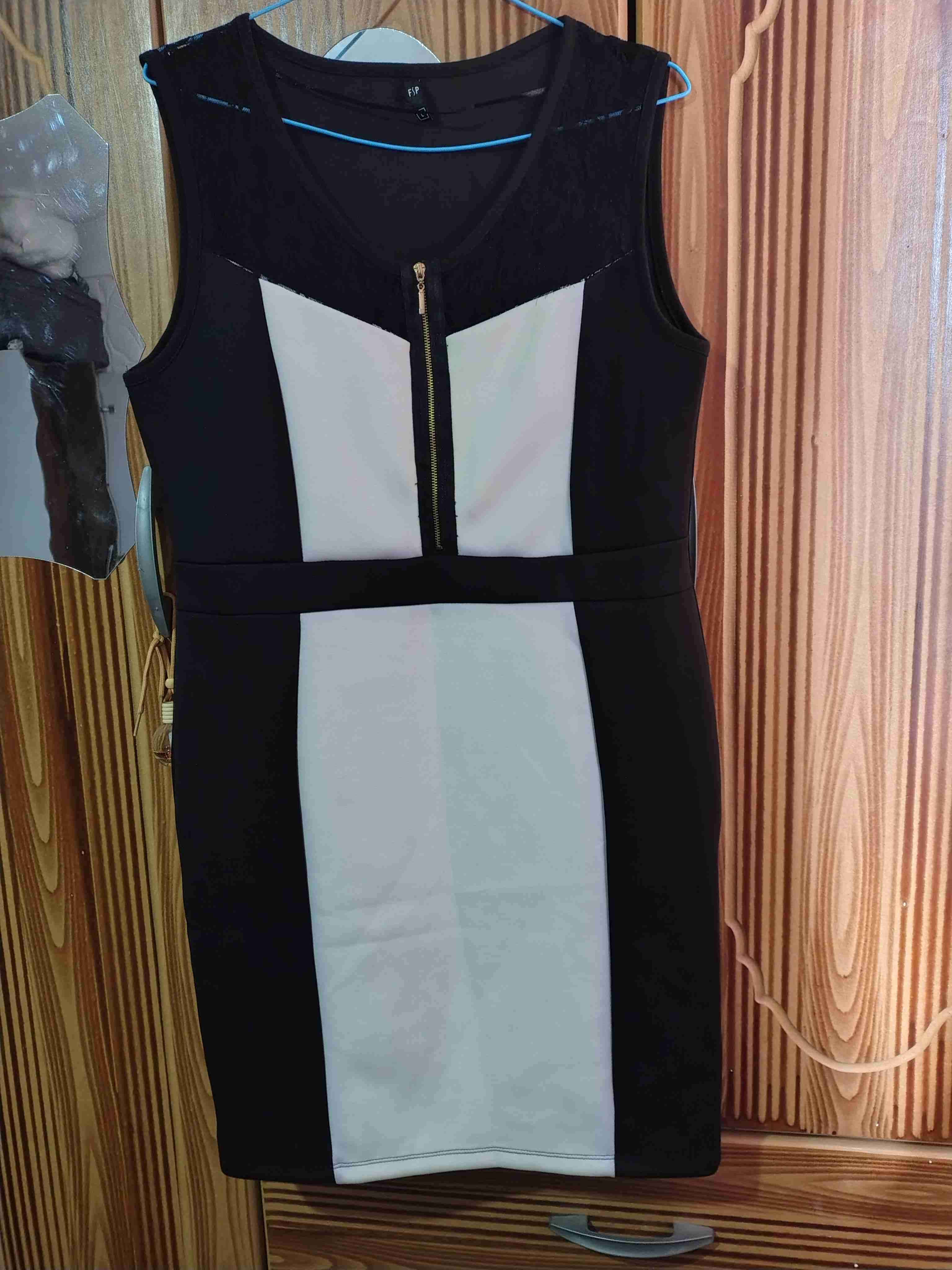 Vestido ajustado blanco y negro