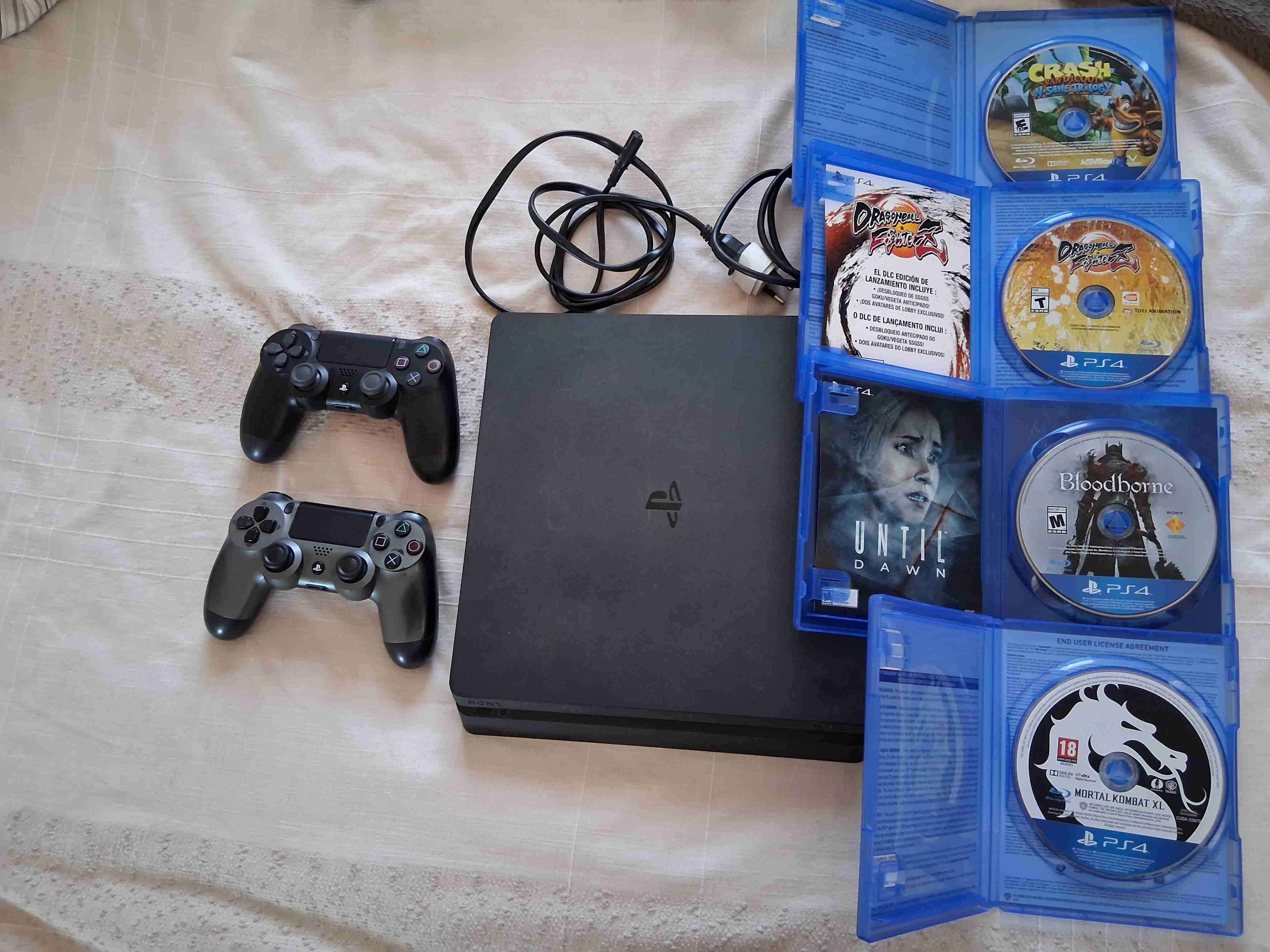 Consola PS4 con juegos y mandos - 2